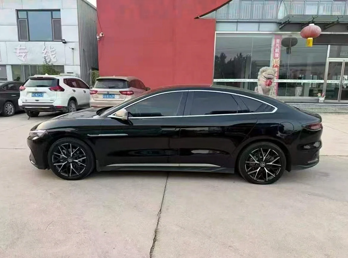 比亚迪汉 正面外观三