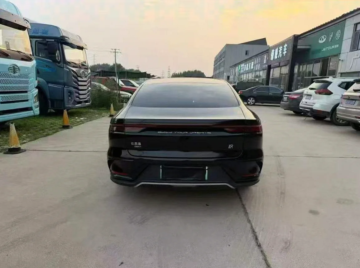 比亚迪汉 内饰前排