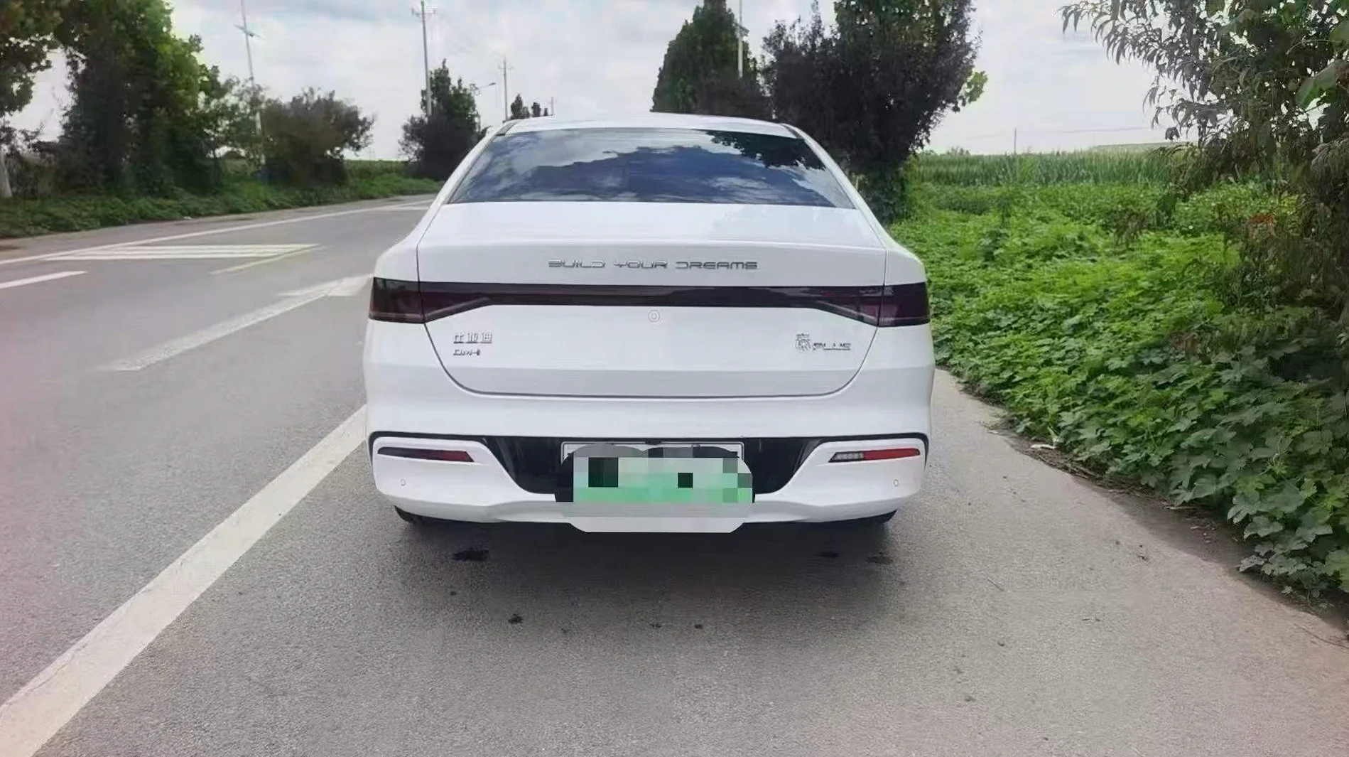 比亚迪秦 后面外观一