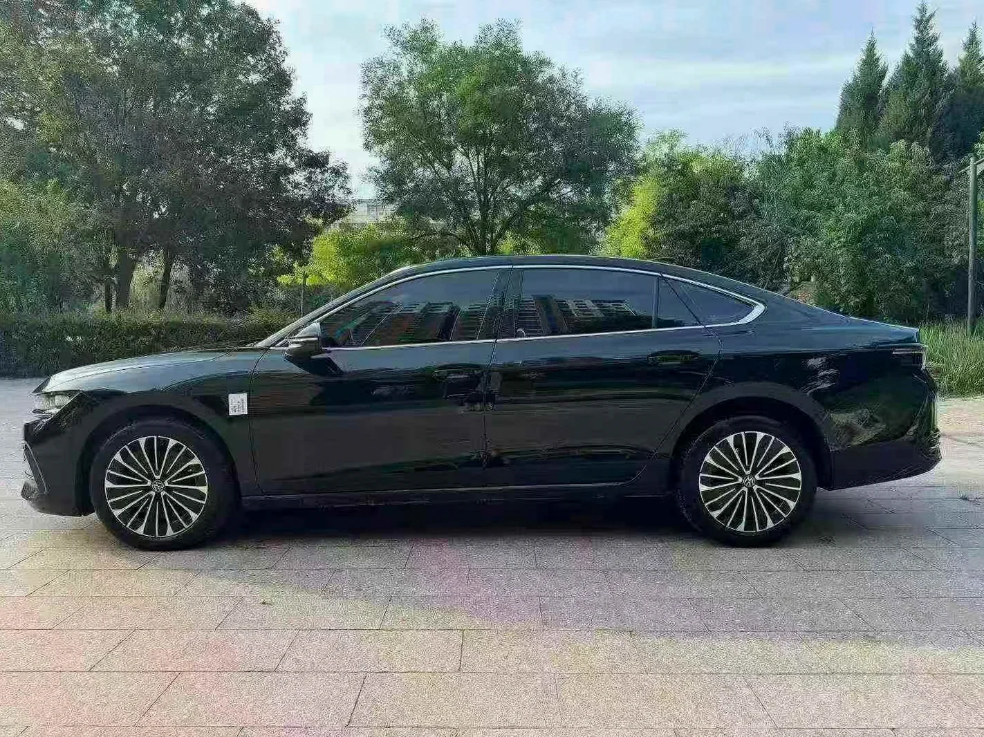大众迈腾 后面外观一