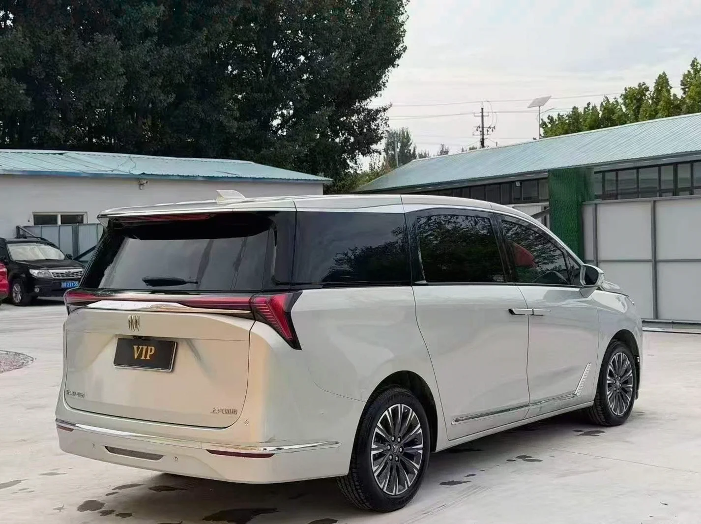 别克GL8 后面外观二