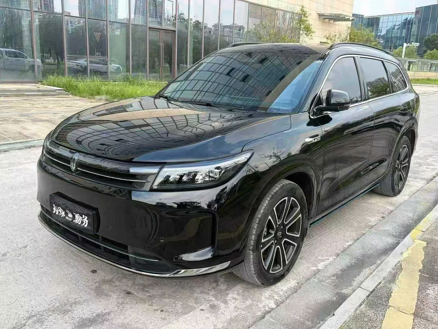 华为智选问界 正面外观三