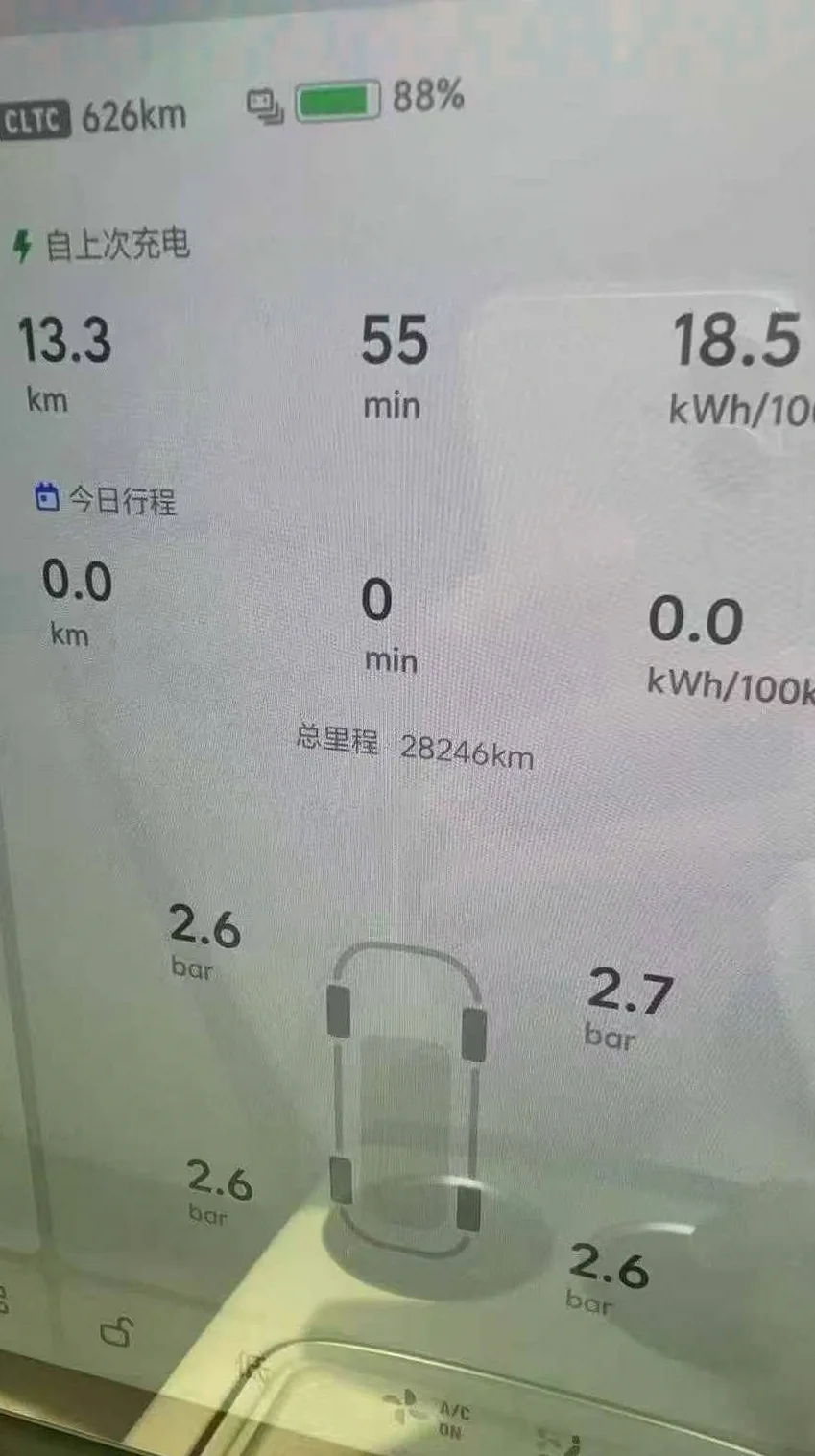 理想MEGA 后面外观二