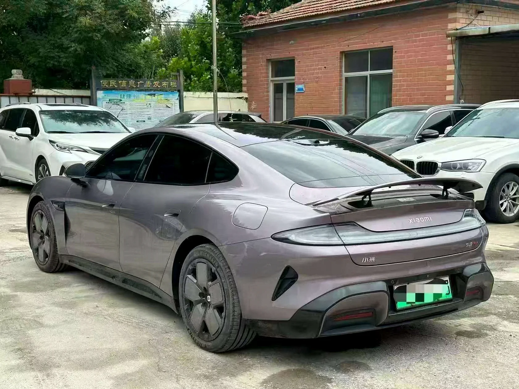 小米SU7 后面外观一