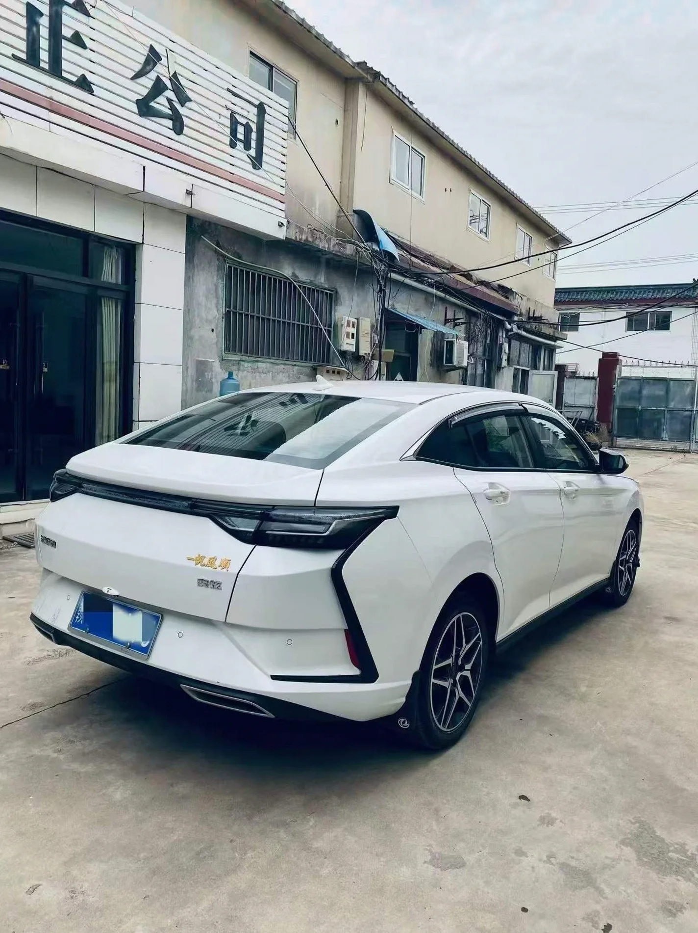 东风奕炫 正面外观二