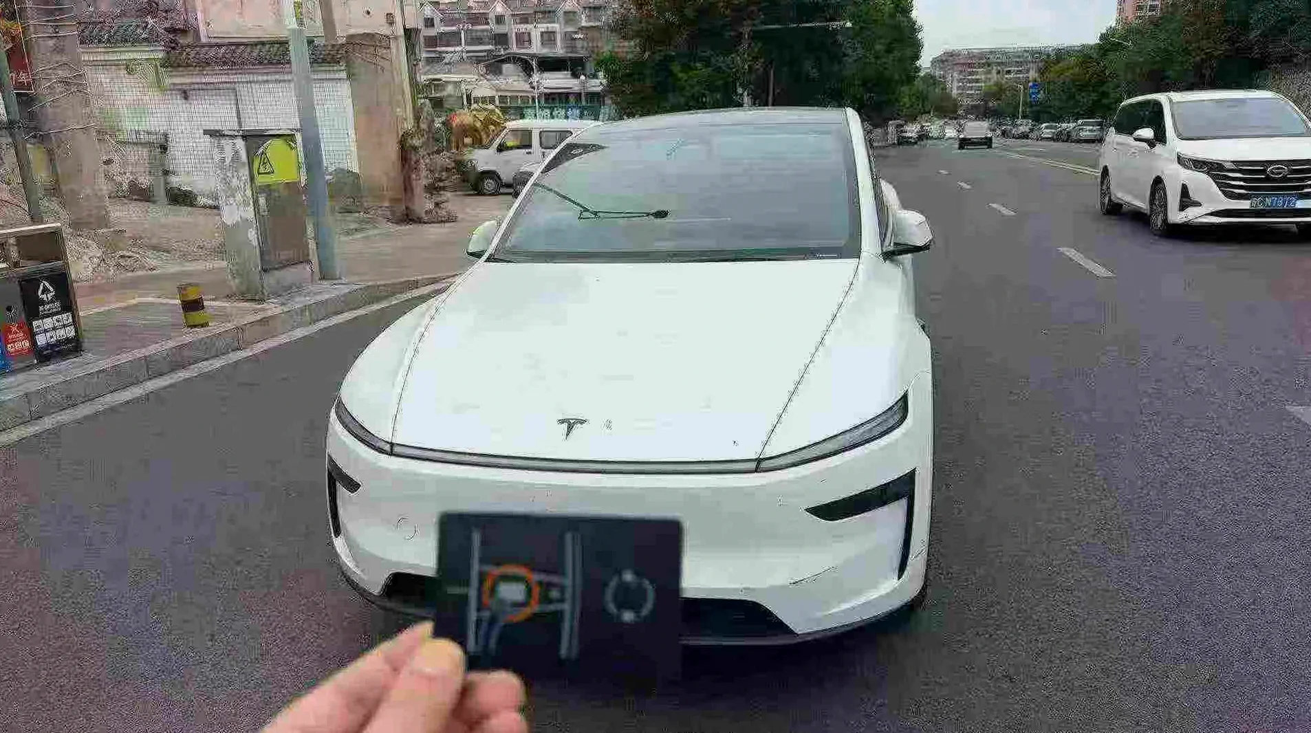 特斯拉MODEL 正面外观二
