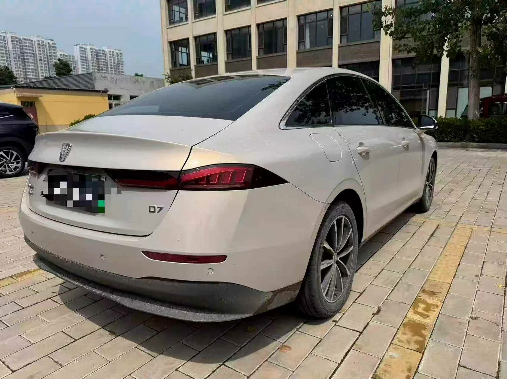荣威D7 后面外观二