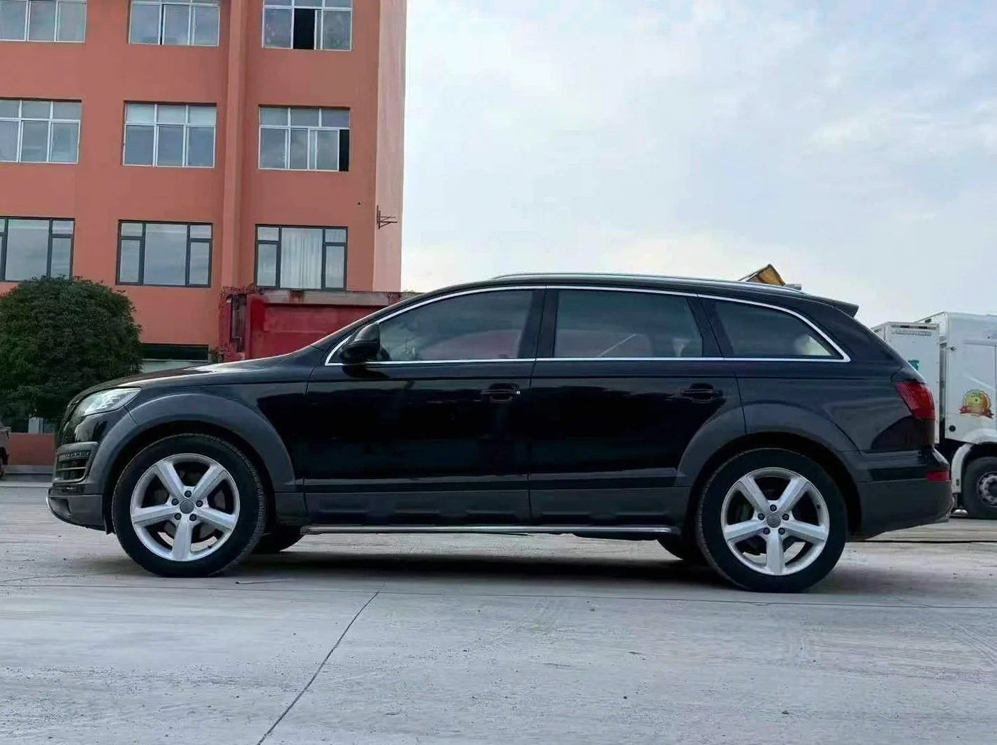奥迪Q7 后面外观一