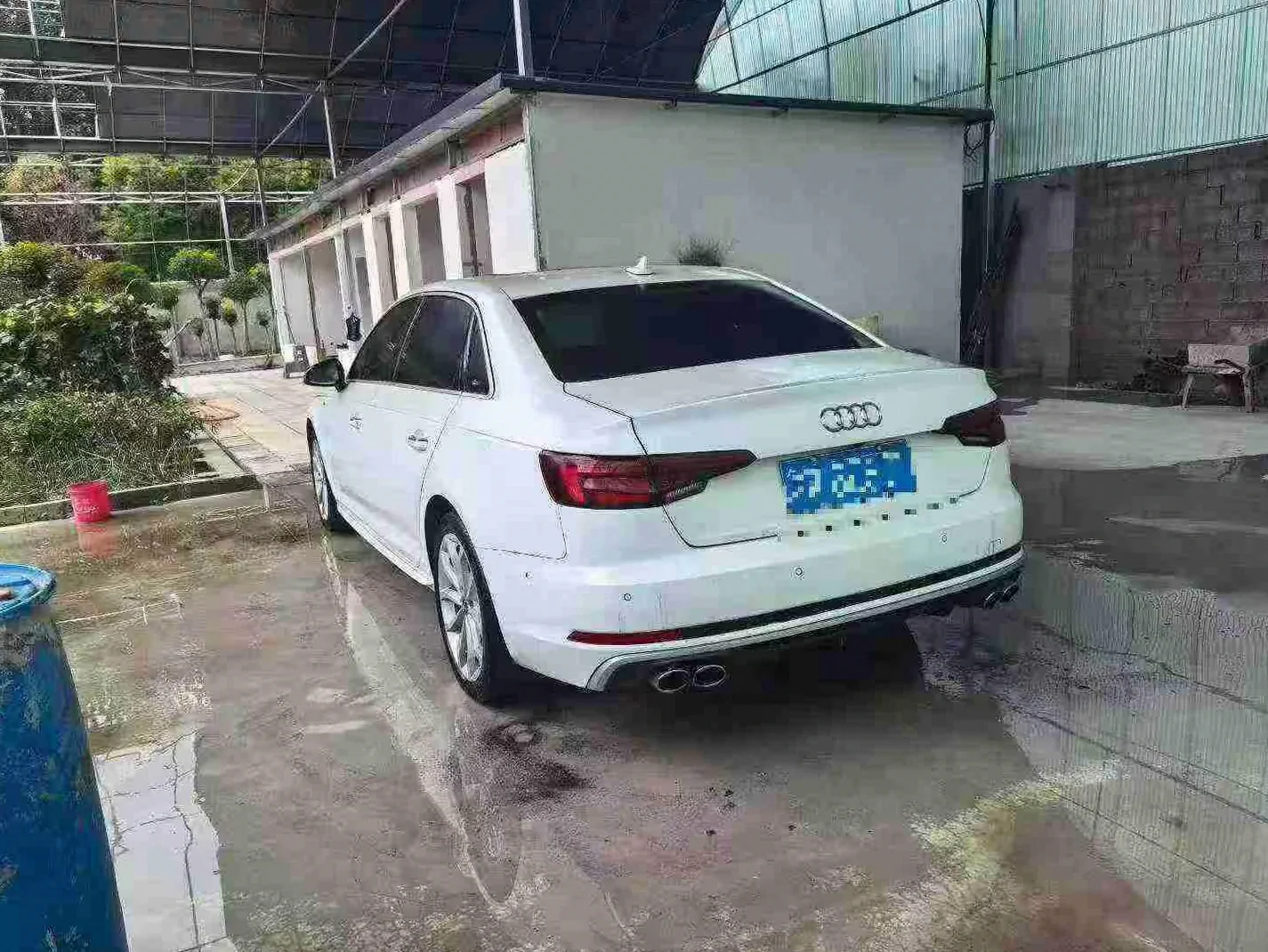 奥迪A4L 内饰后排