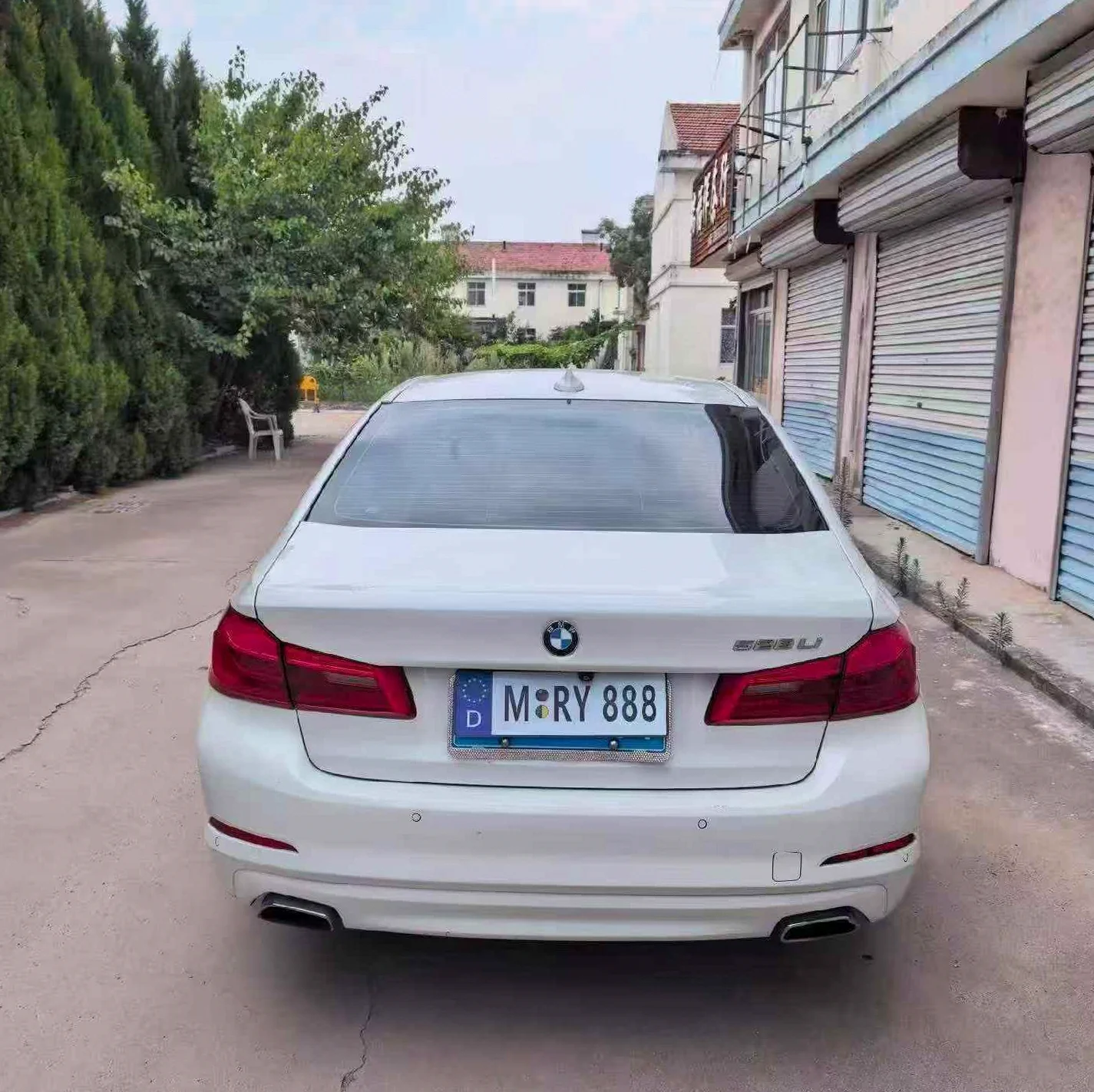 宝马5系 后面外观一