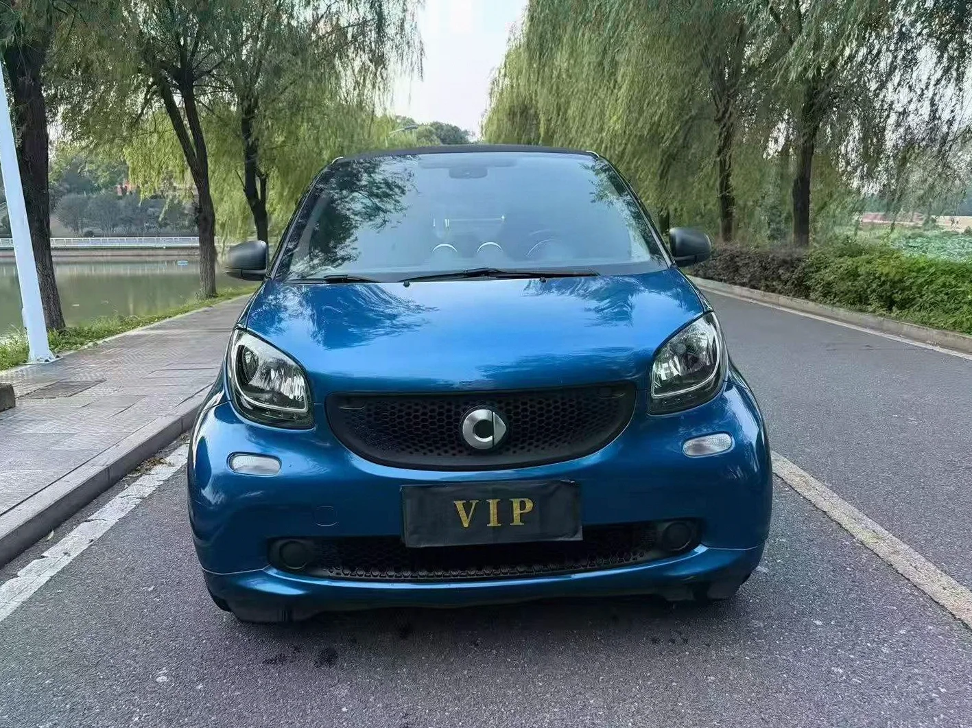 奔驰S级 正面外观二