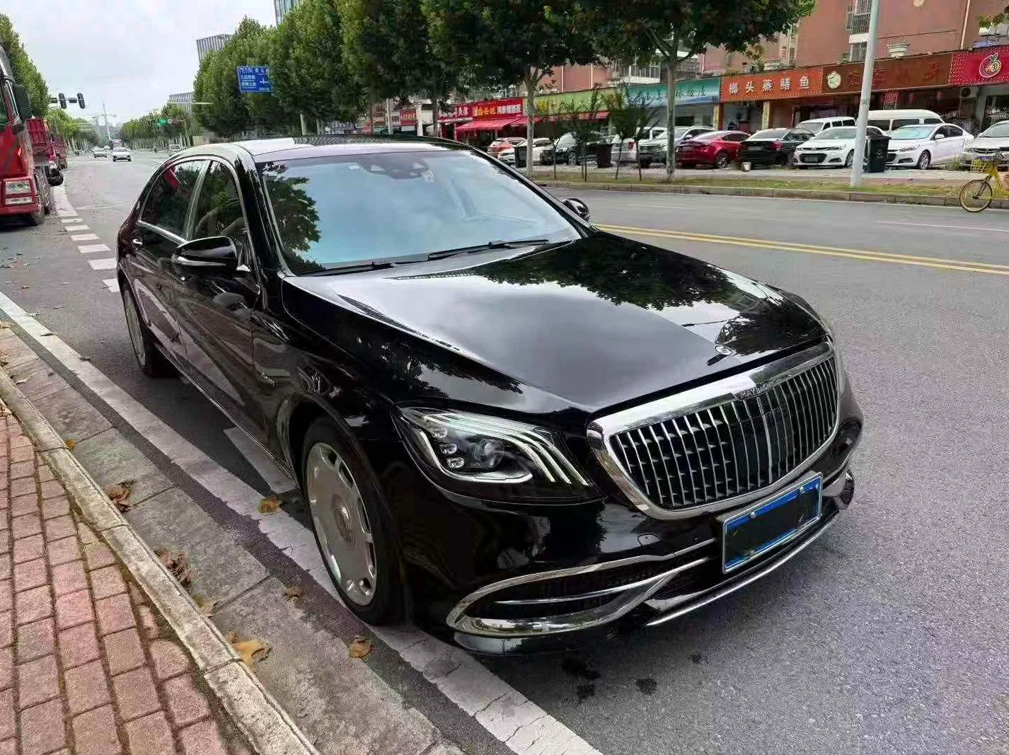 奔驰迈巴赫S级 正面外观二