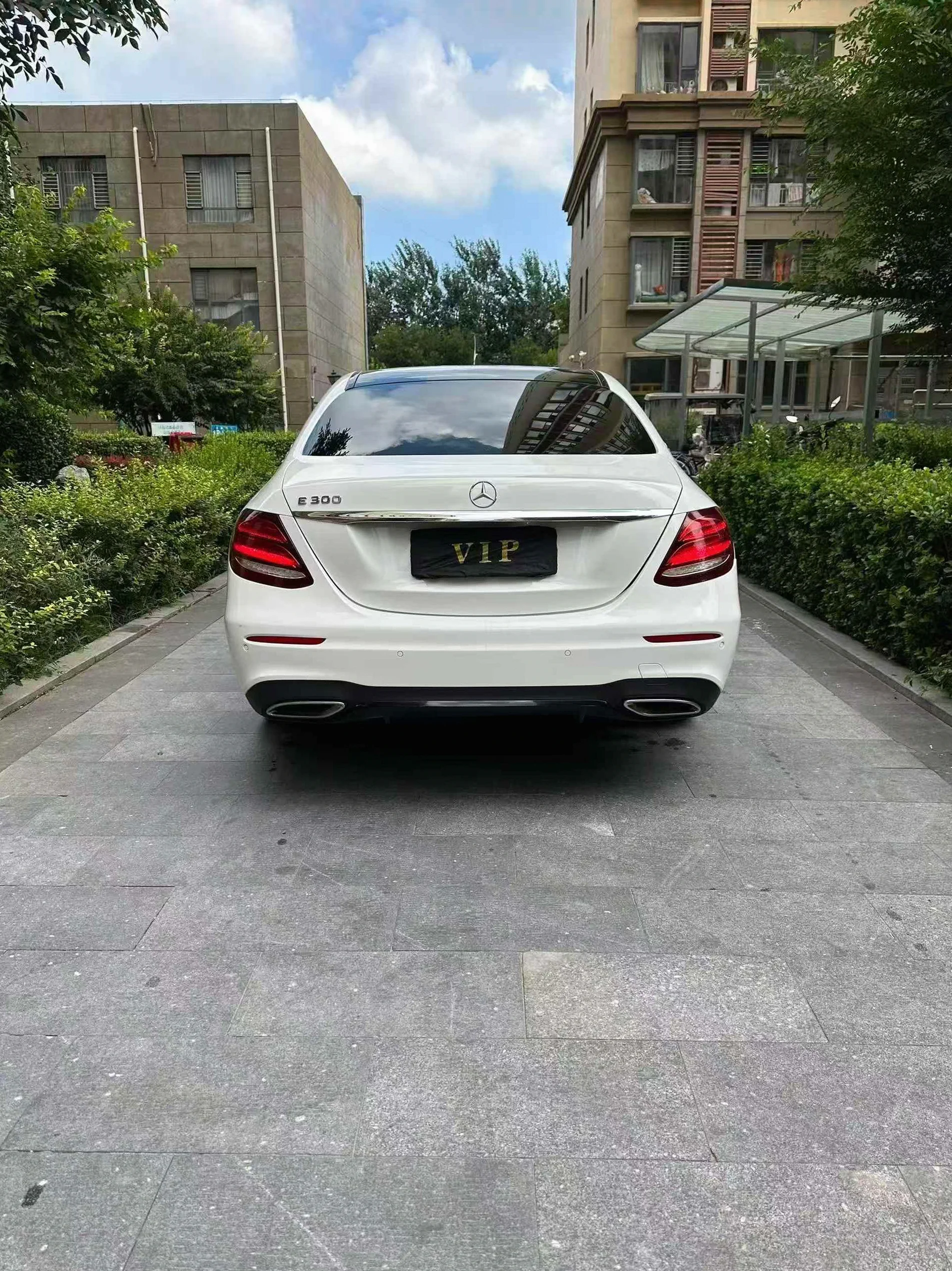 奔驰E 内饰前排