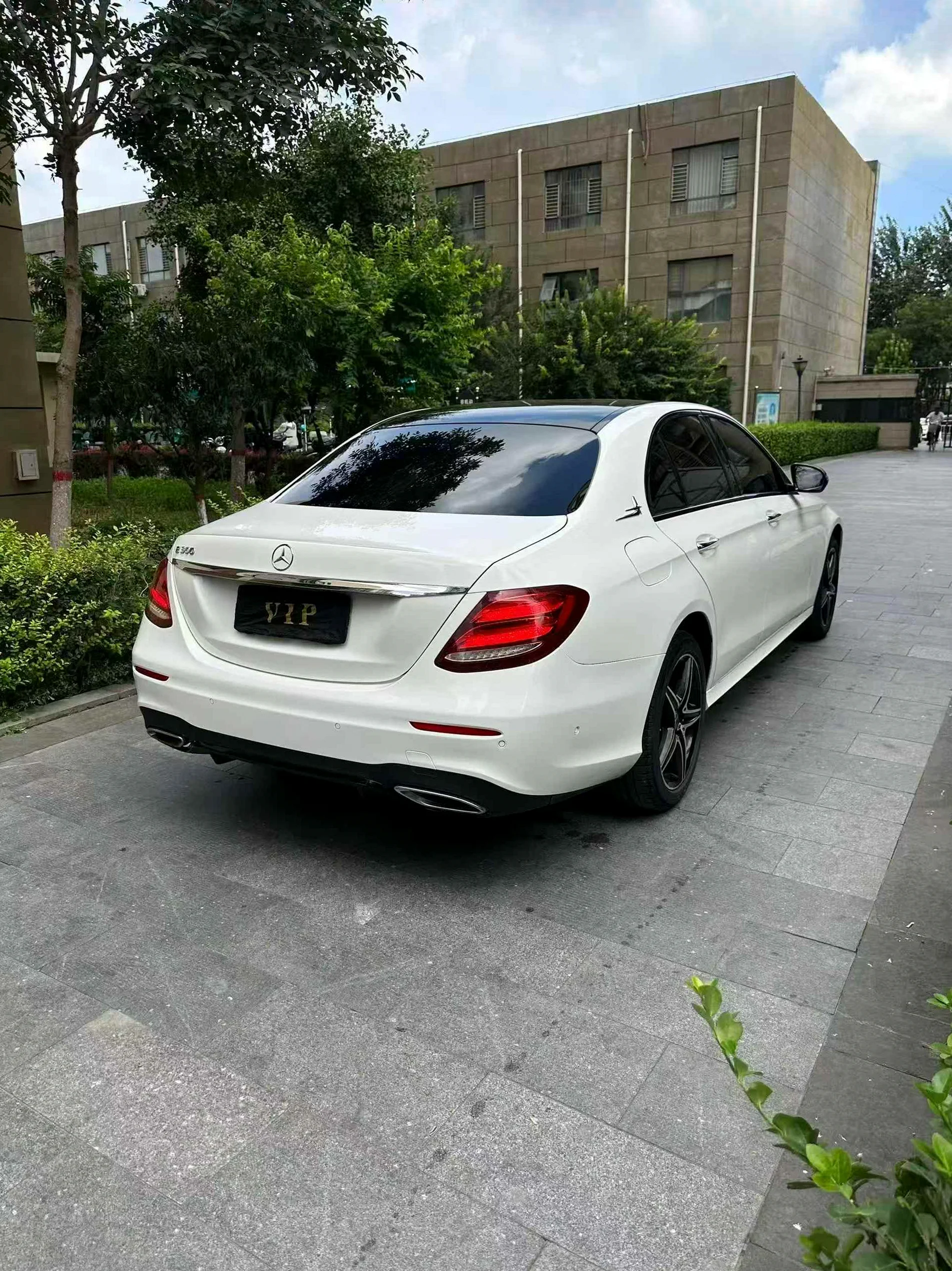 奔驰E 驾驶室