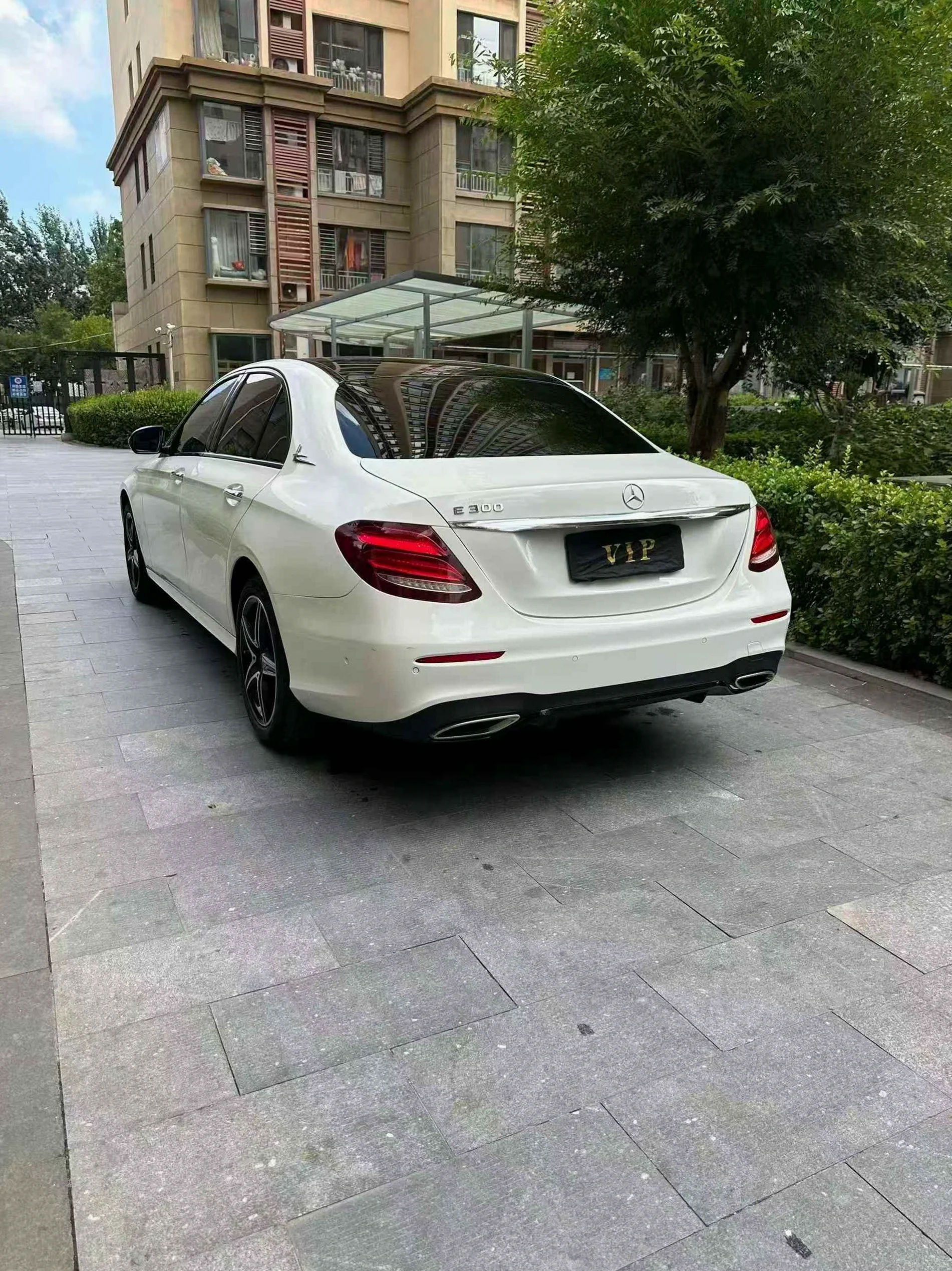 奔驰E 内饰后排