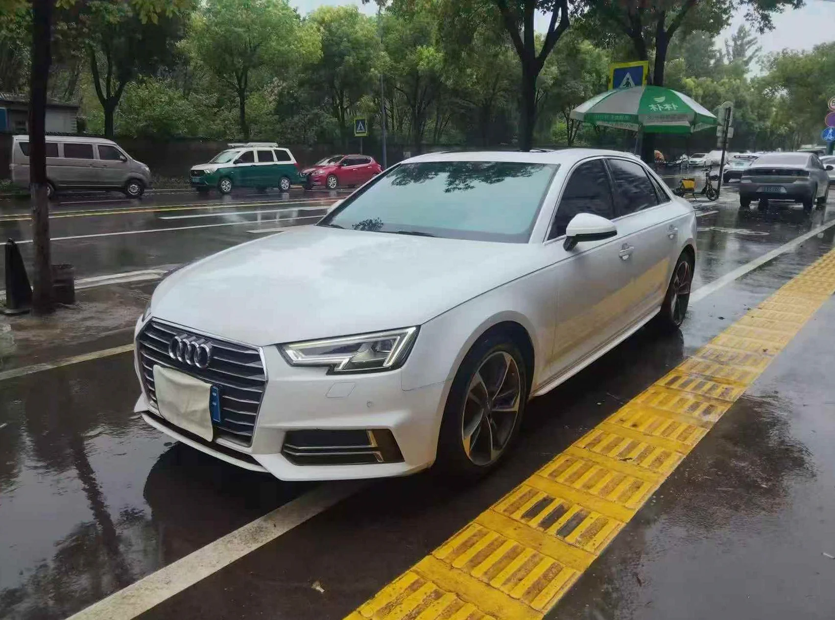 奥迪A4L 正面外观三