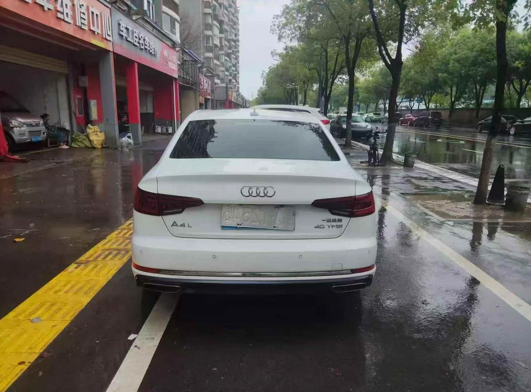 奥迪A4L 后面外观二