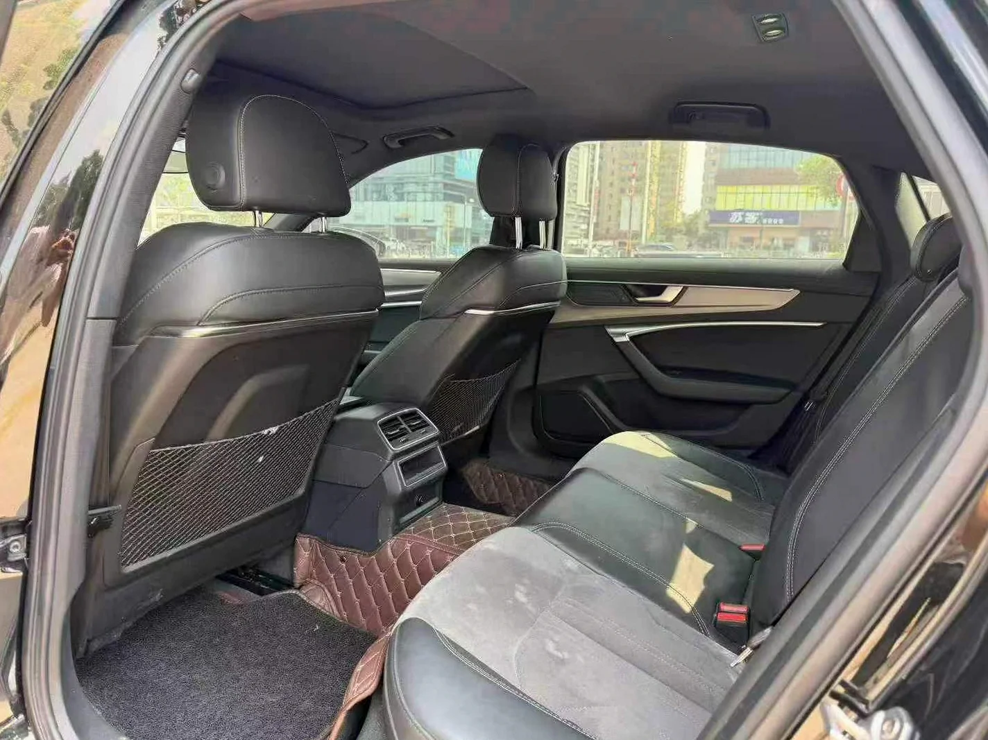 奥迪A6L 后面外观三