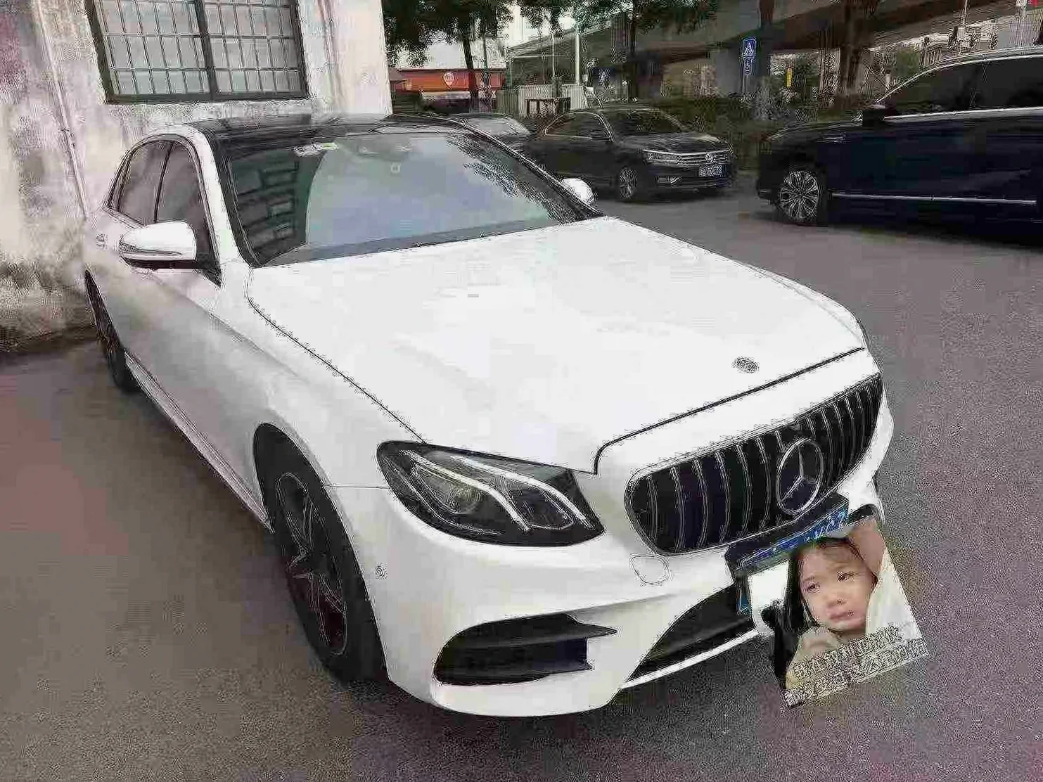 奔驰E 正面外观三