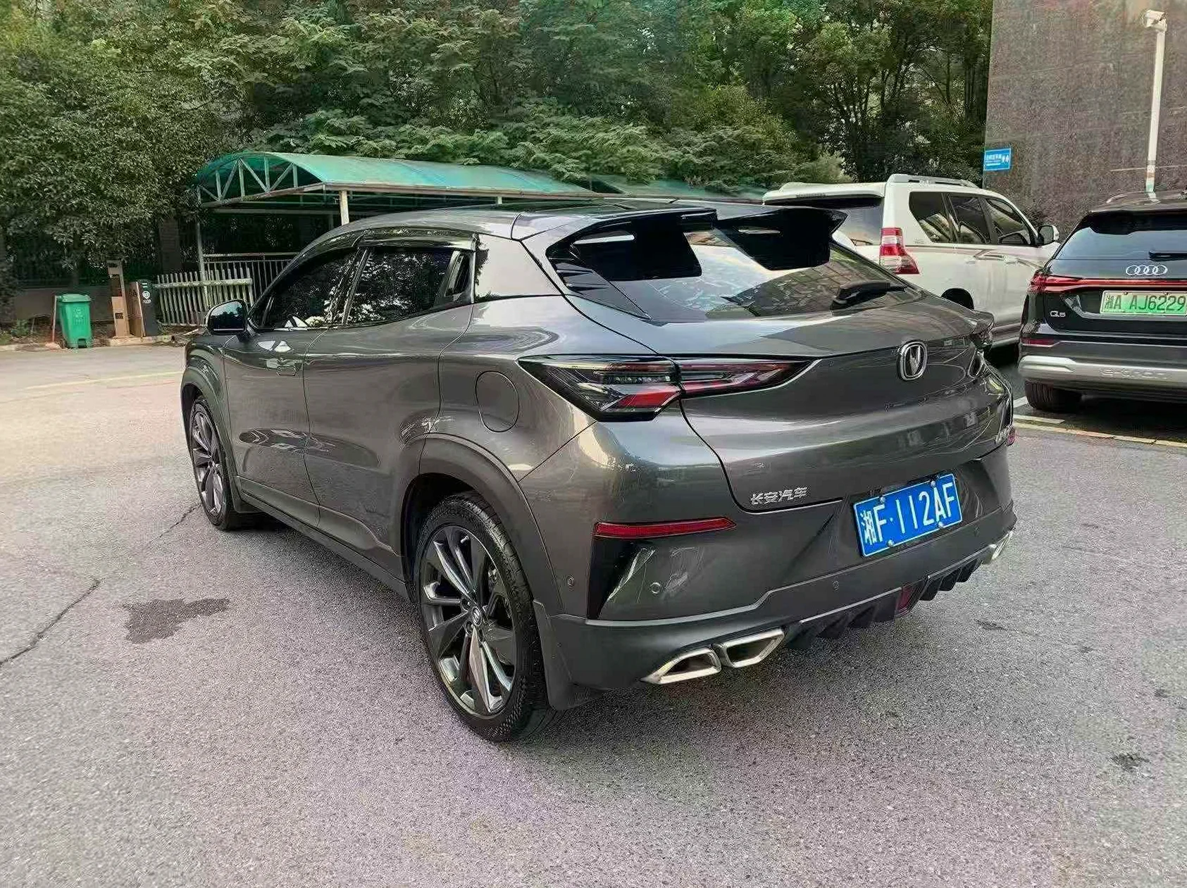 长安汽车UNI 后面外观一