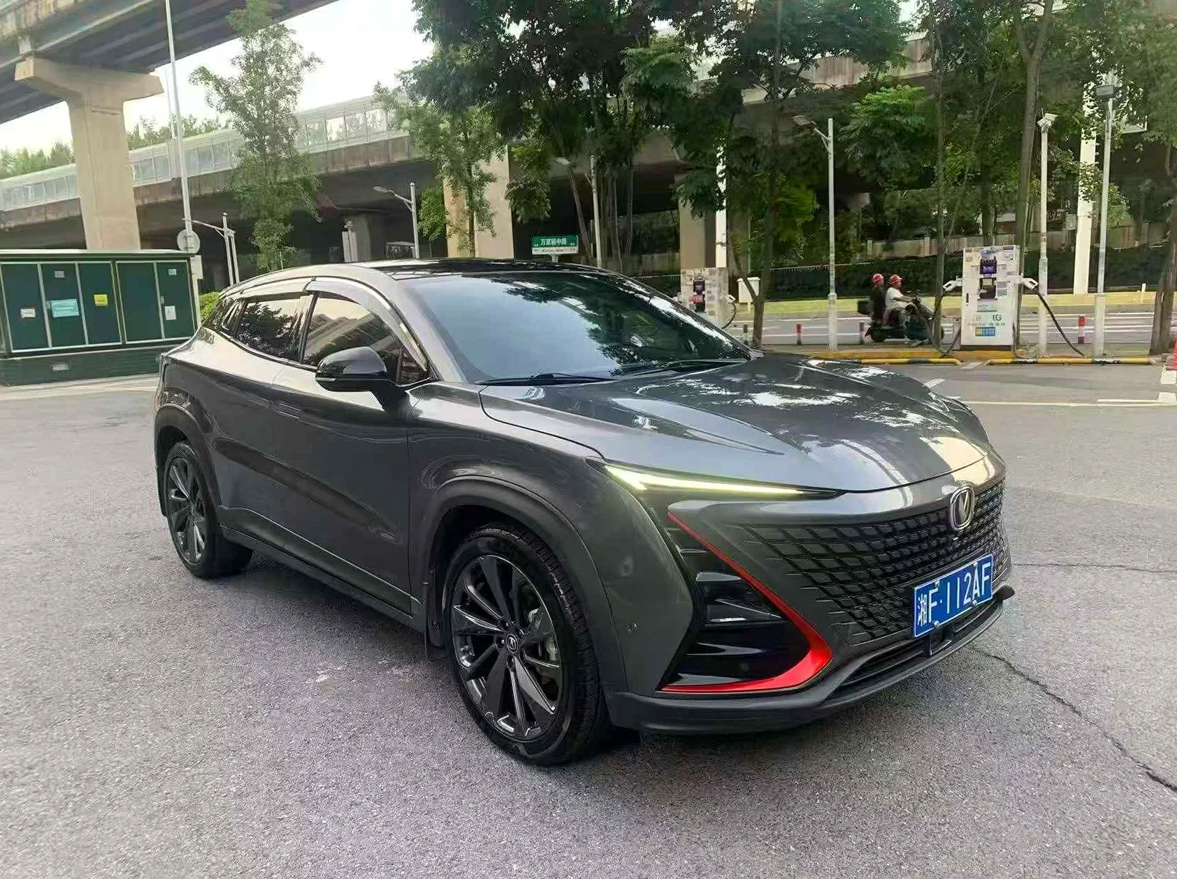 长安汽车UNI 正面外观三
