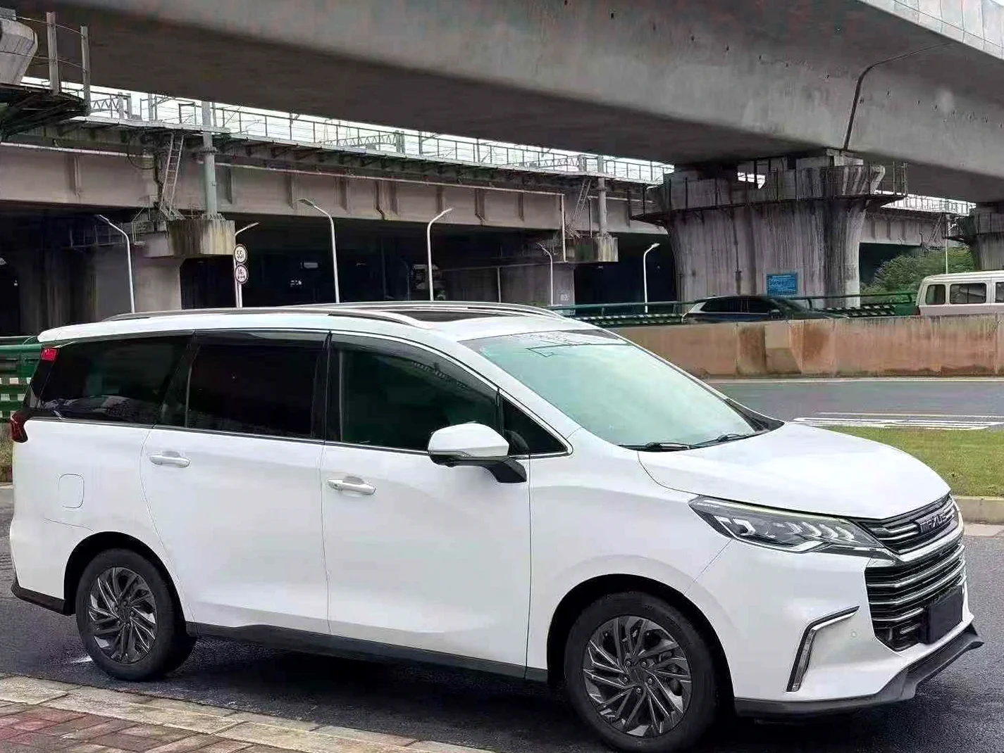 大通G50 正面外观三
