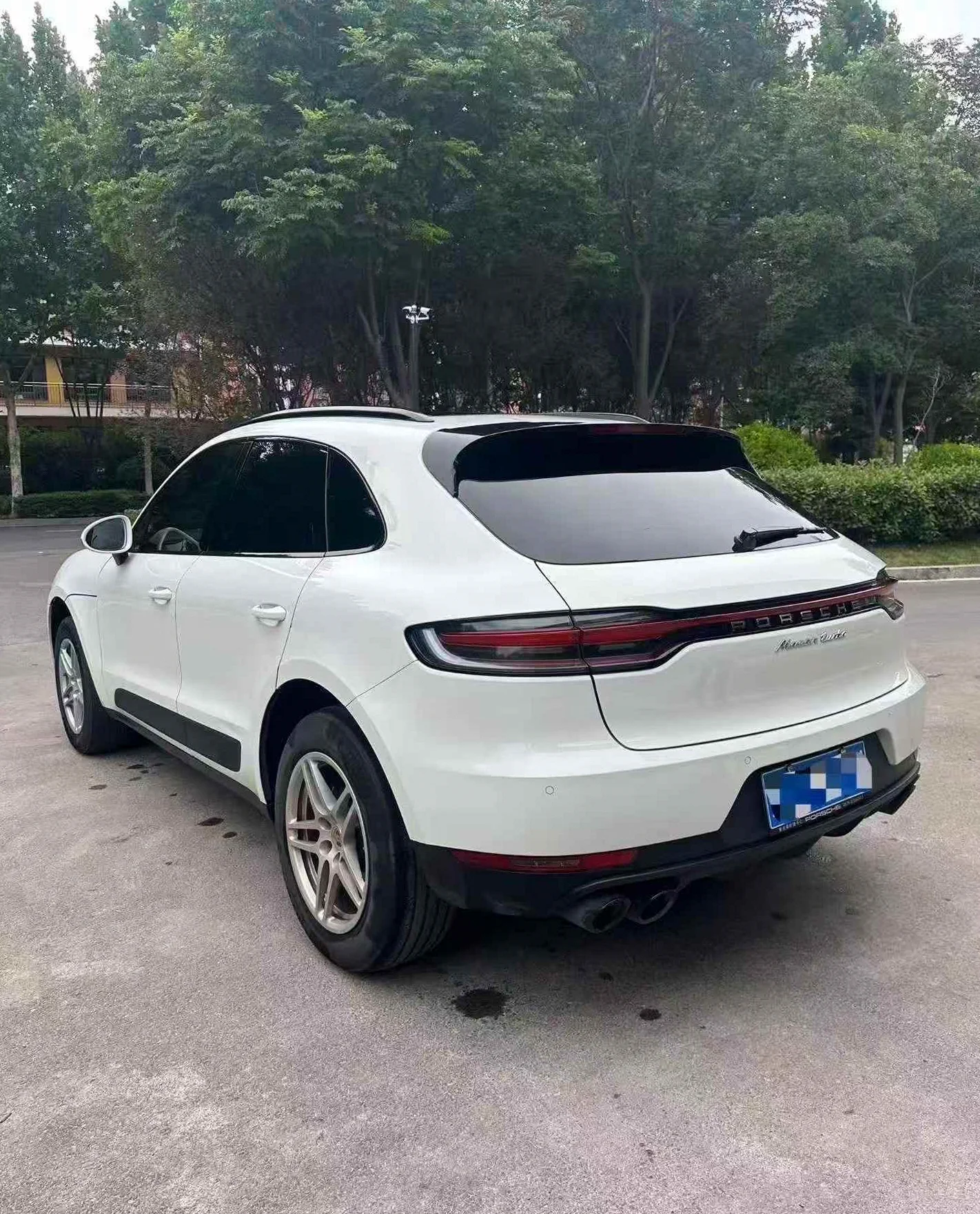保时捷Macan 后面外观一