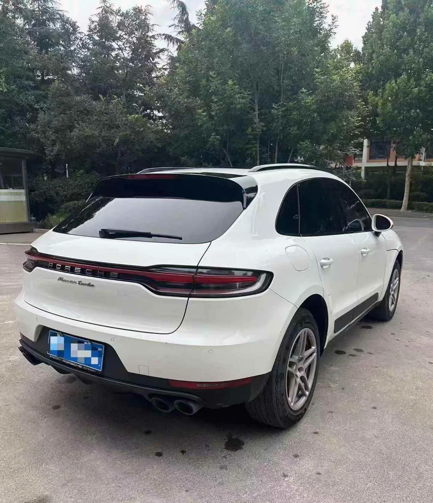 保时捷Macan 后面外观三