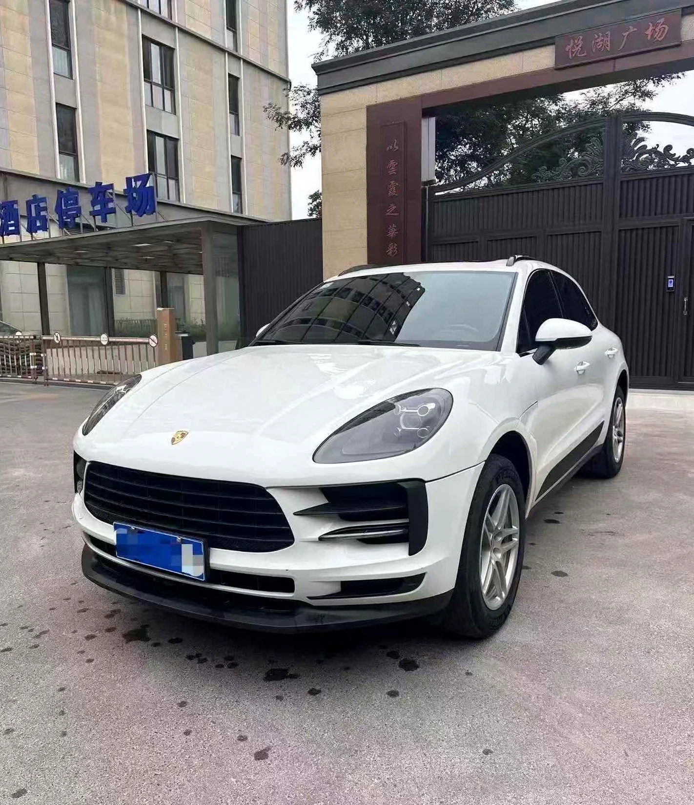 保时捷Macan 正面外观三