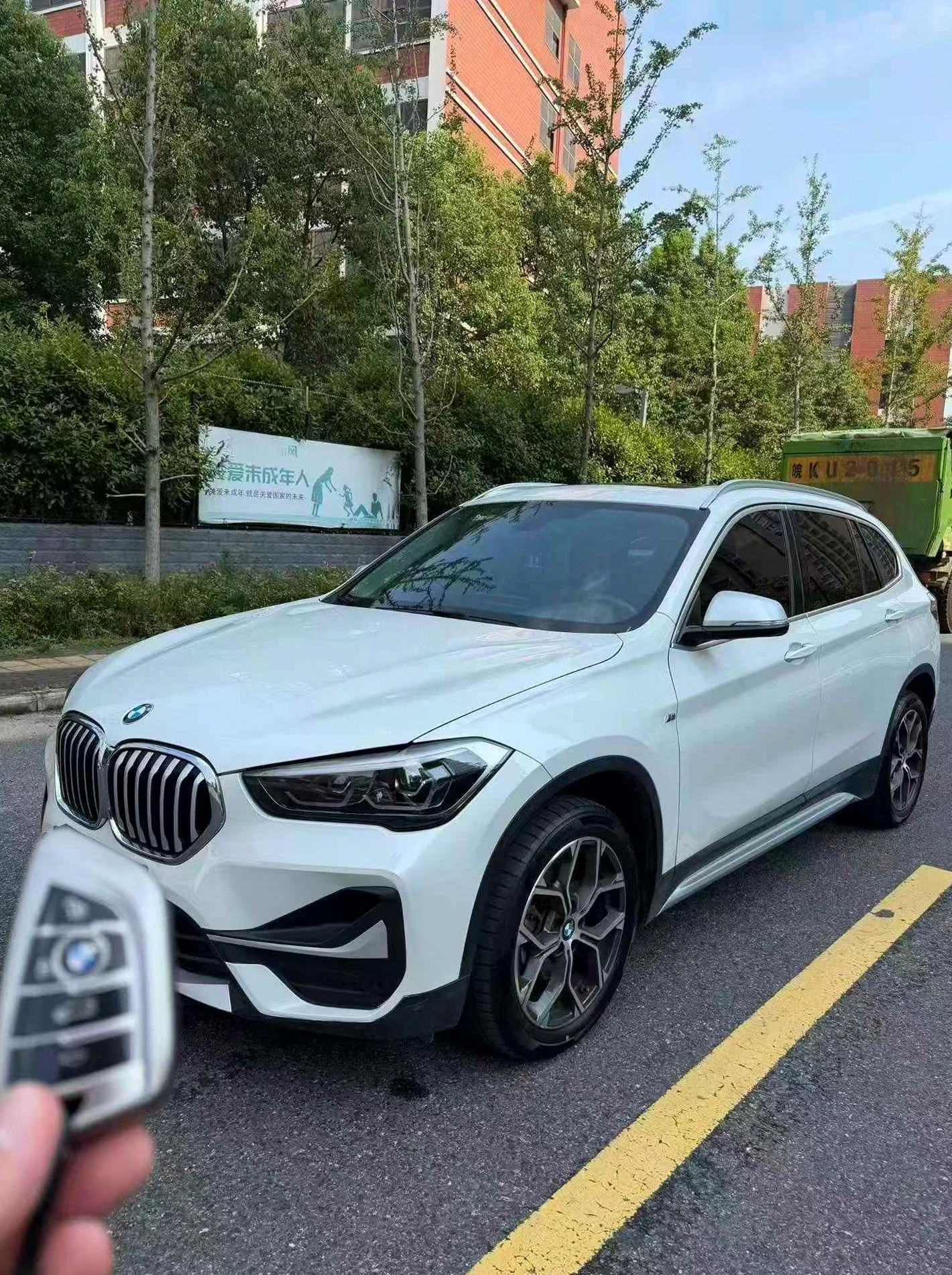 宝马X1 正面外观三