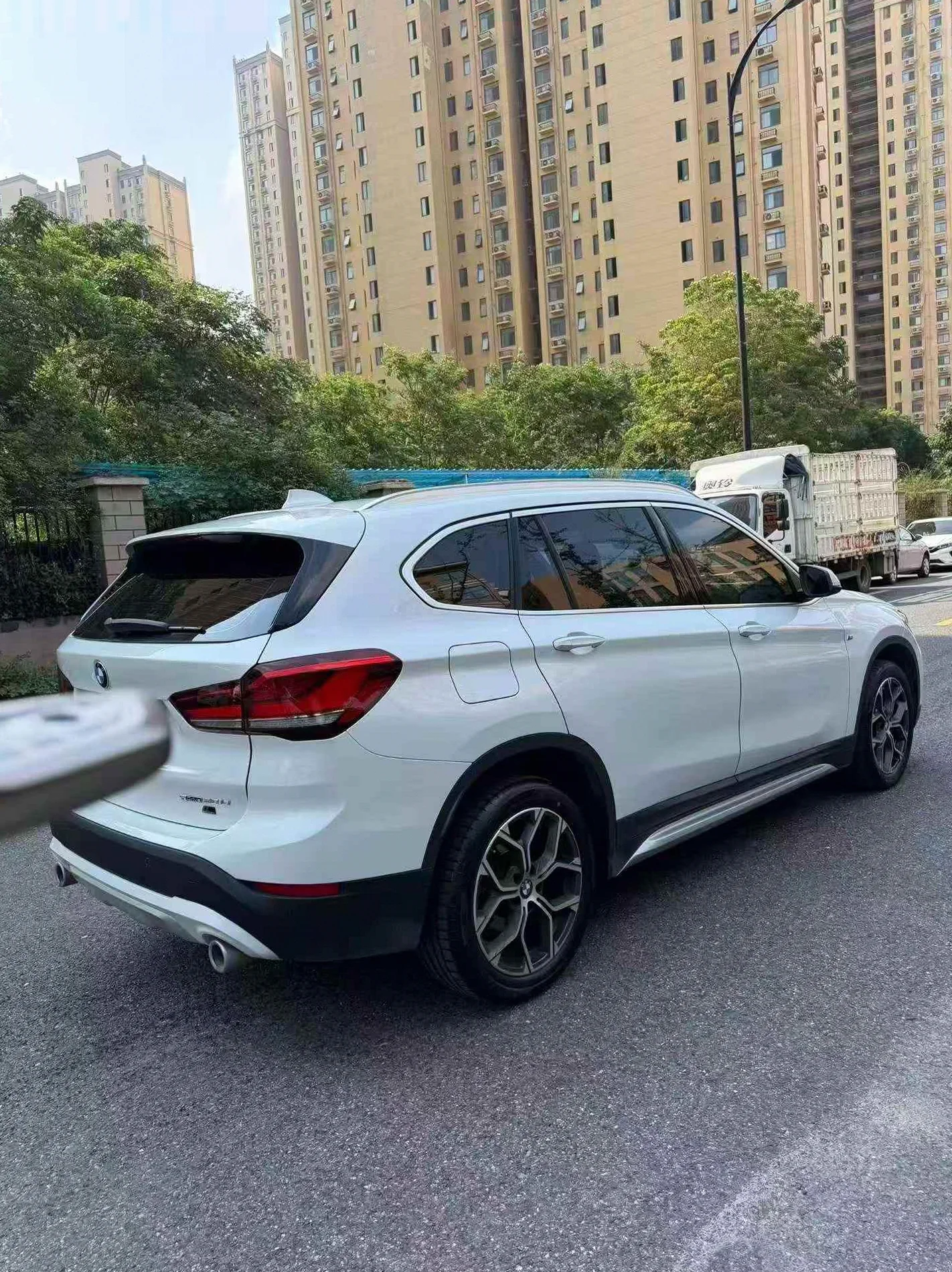 宝马X1 后面外观一
