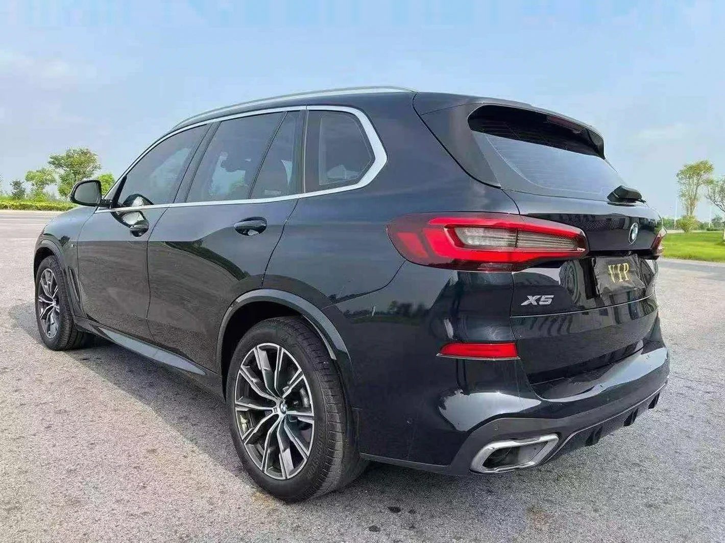 宝马X5 后面外观一