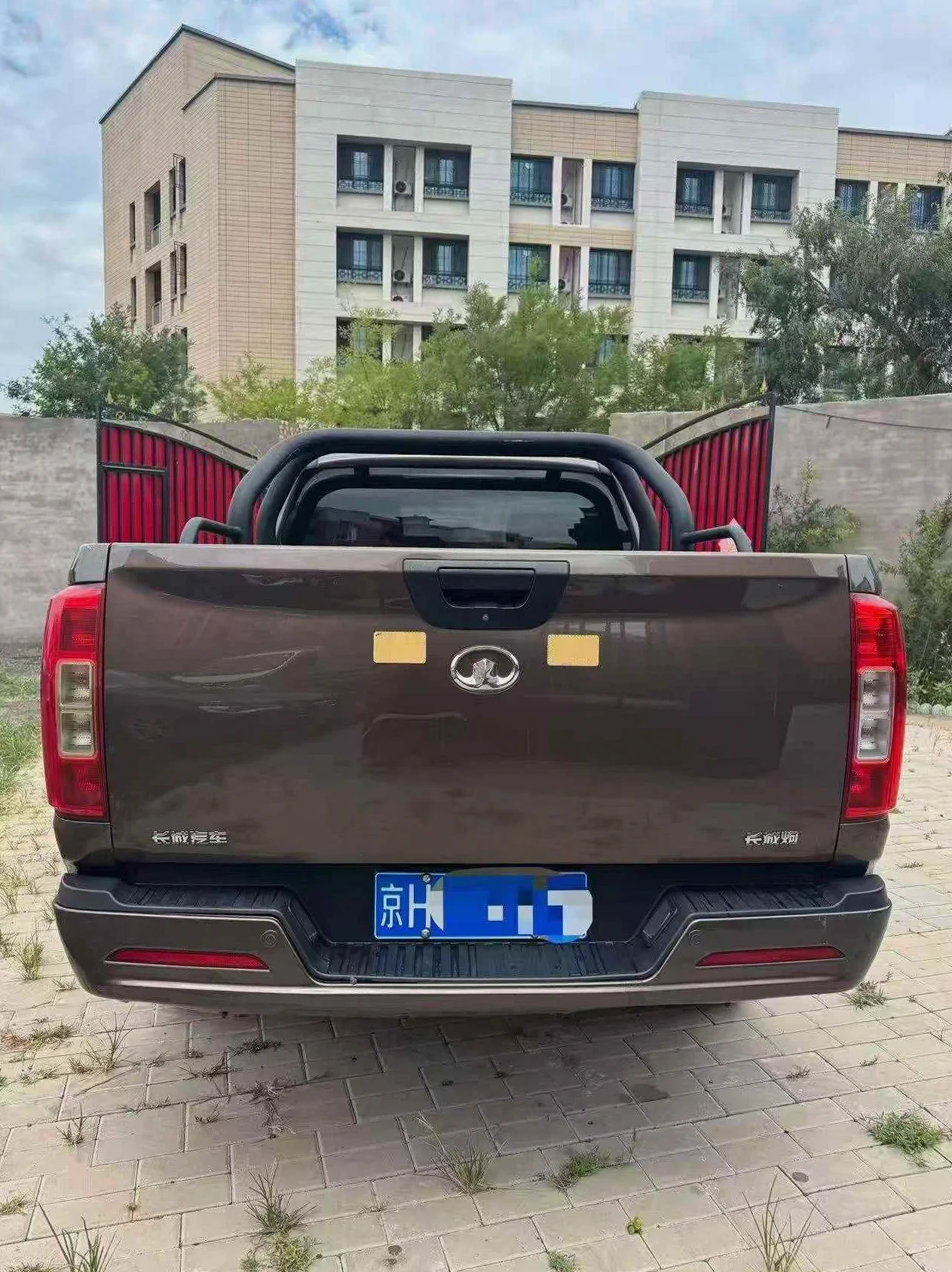 长城汽车炮 后面外观二