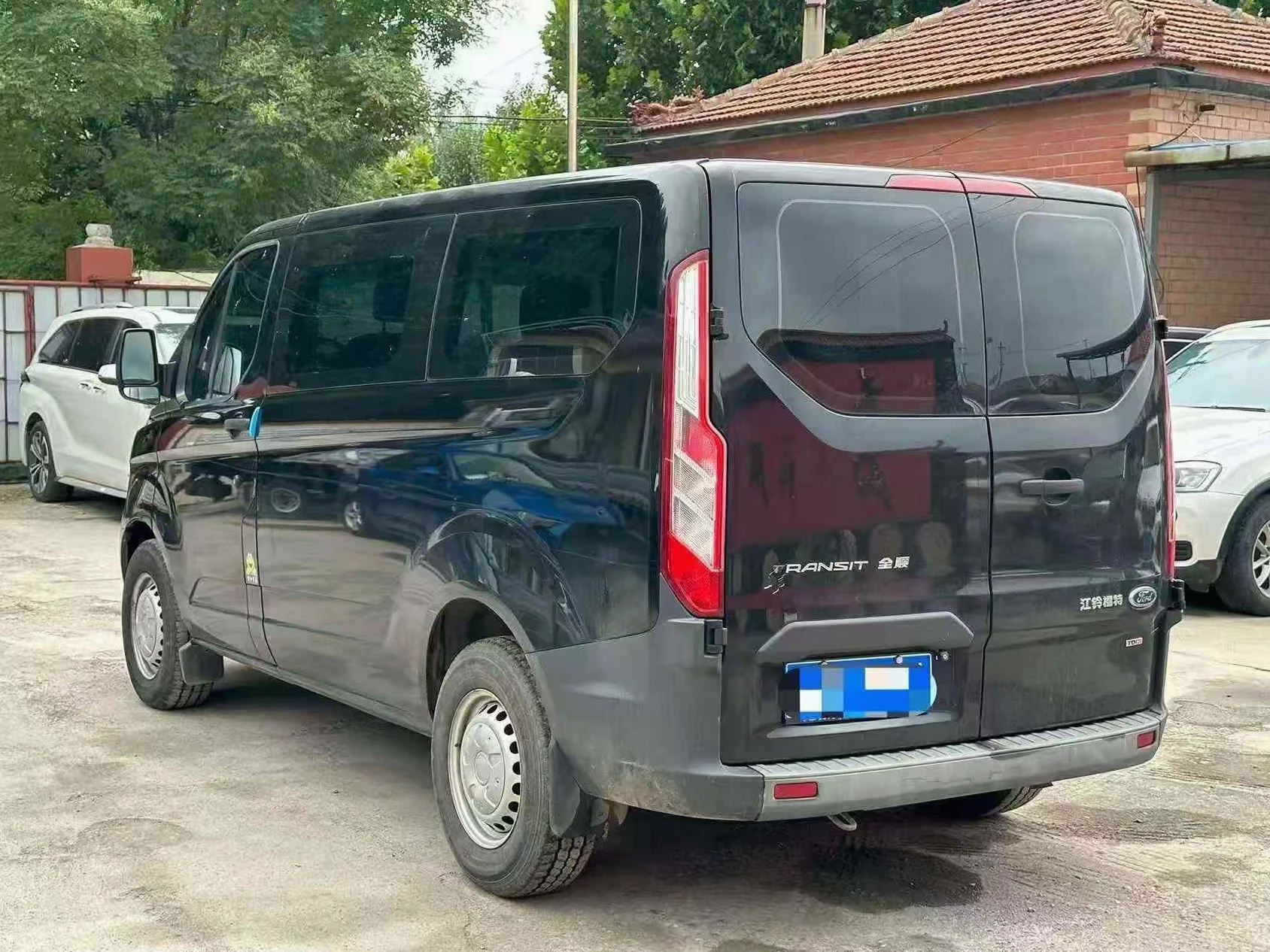 福特全顺 后面外观一