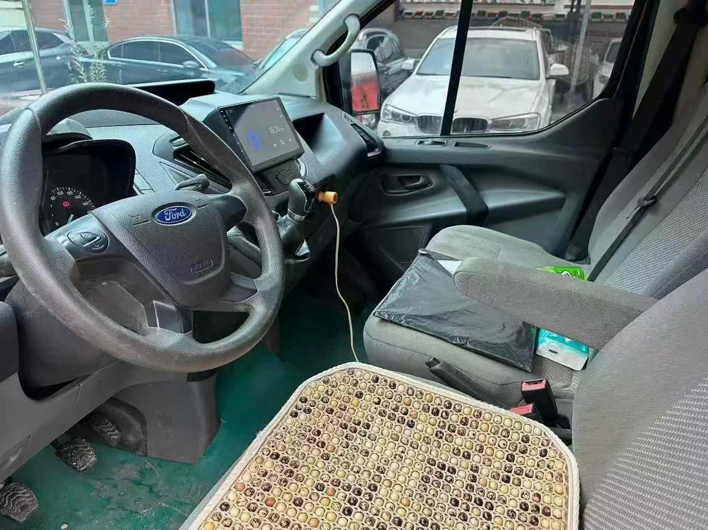 福特全顺 内饰前排