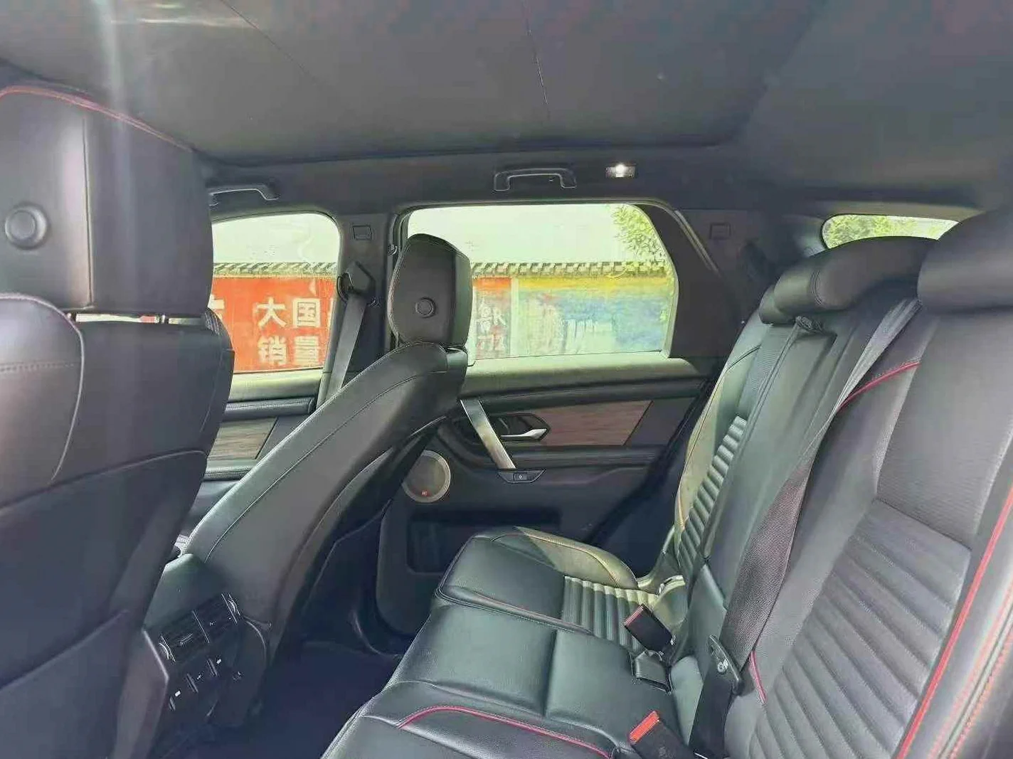 路虎发现 驾驶室