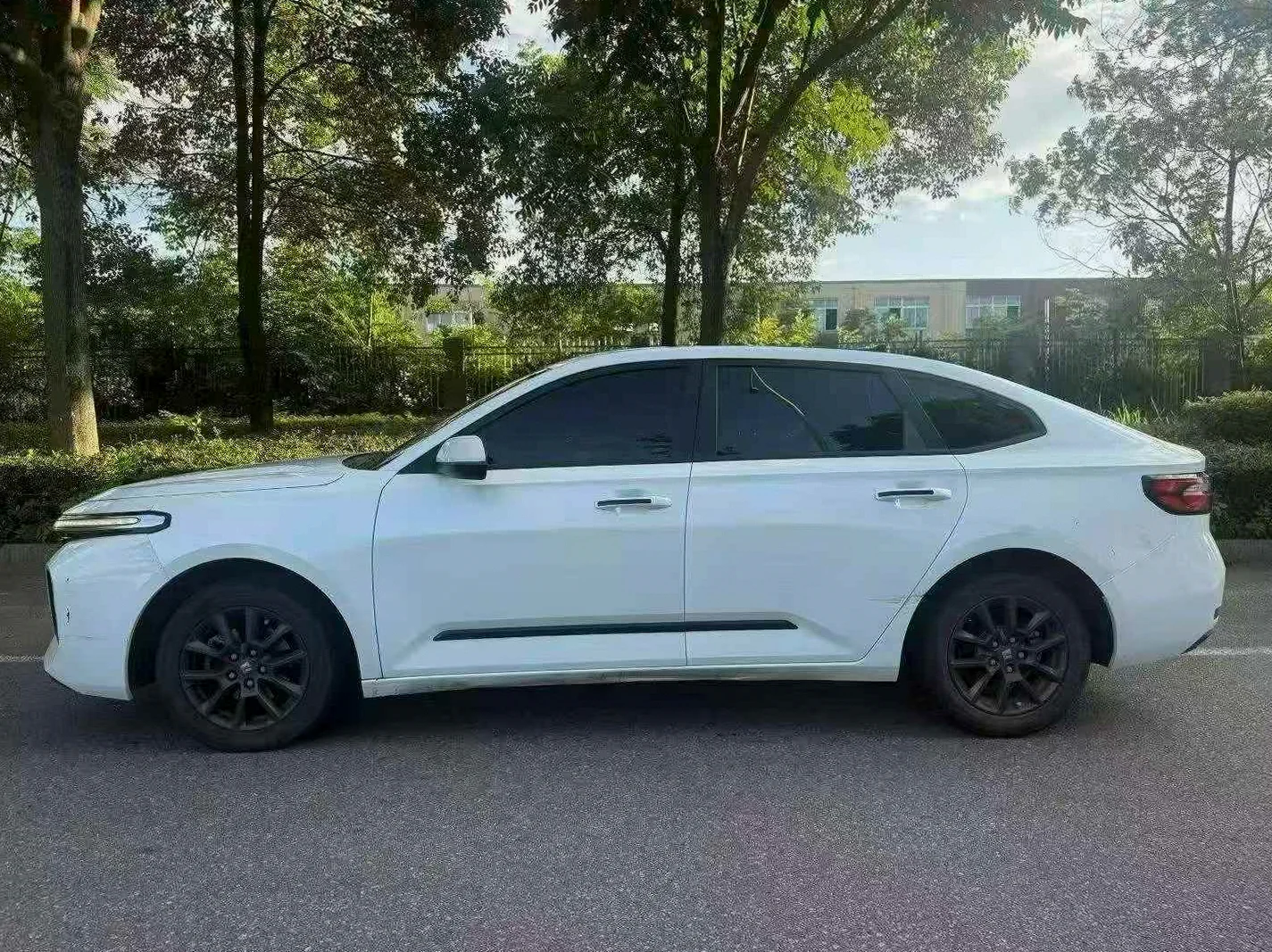 宝骏RC5 后面外观一