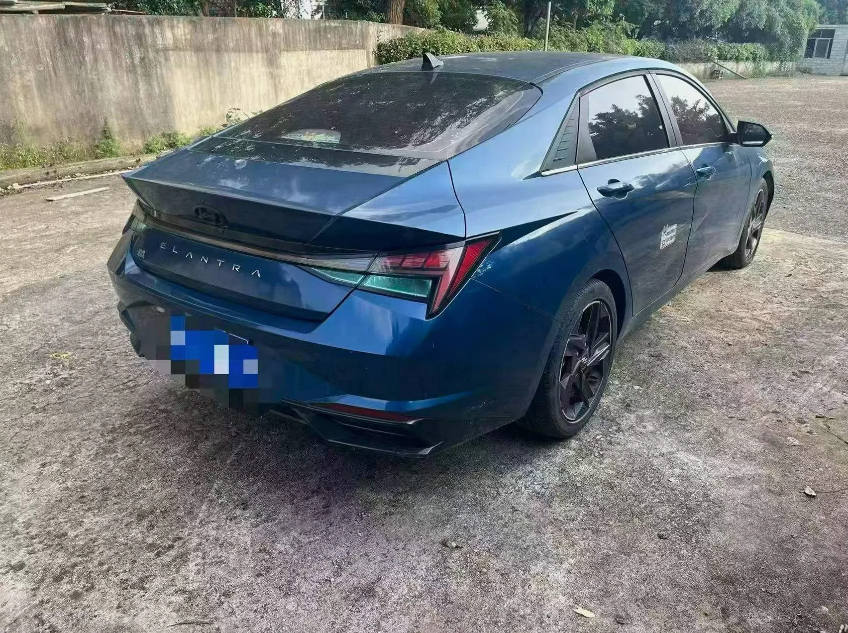 现代伊兰特 后面外观一