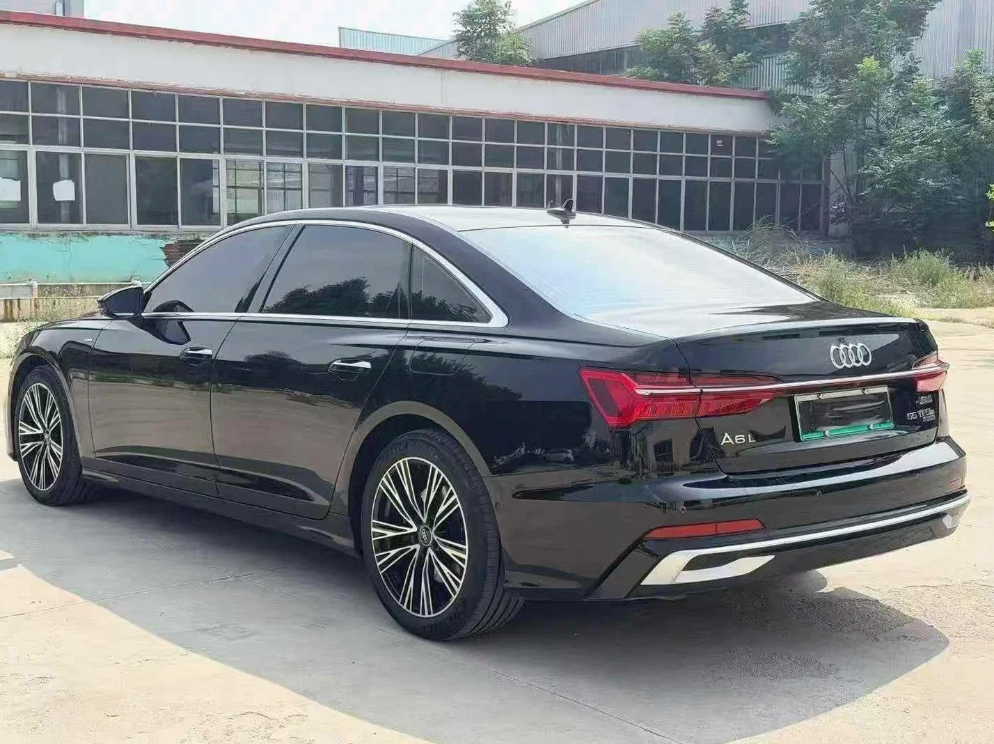 奥迪A6L 后面外观一