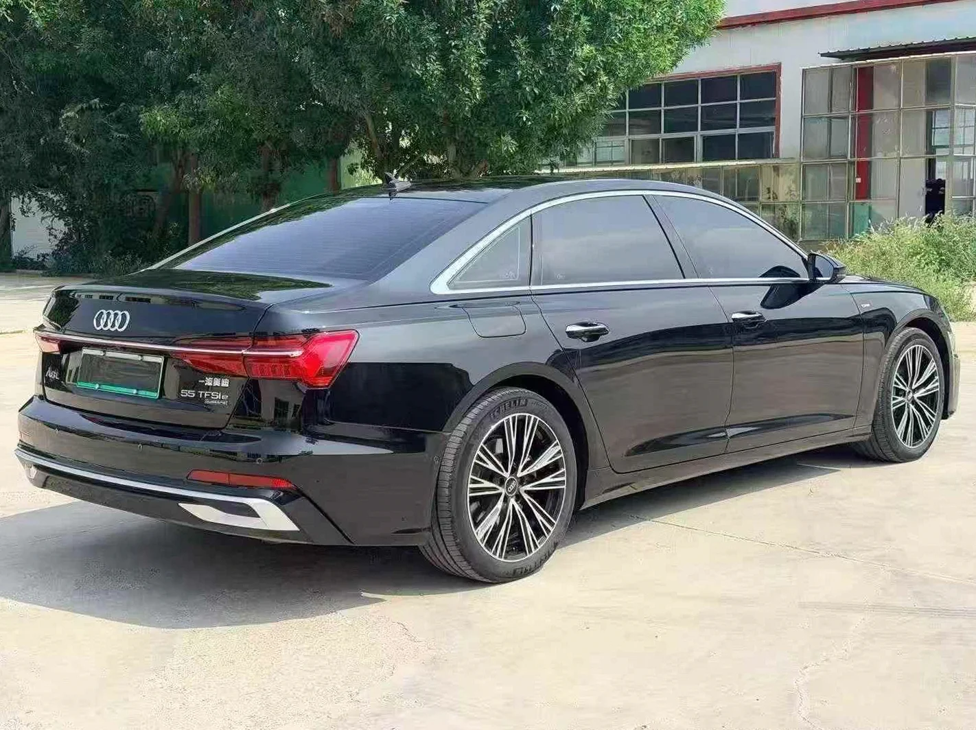 奥迪A6L 后面外观三