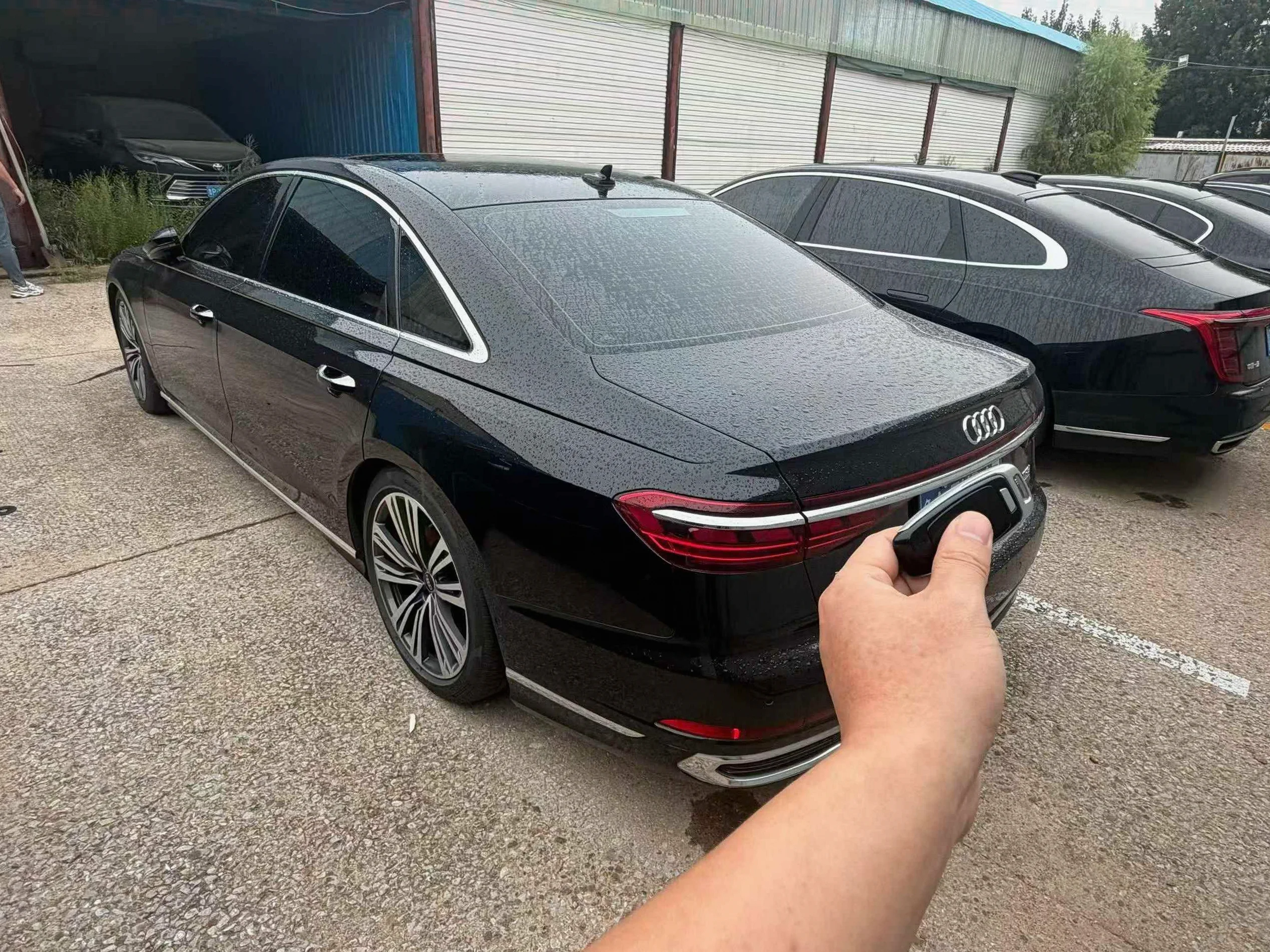 奥迪A8L 后面外观一