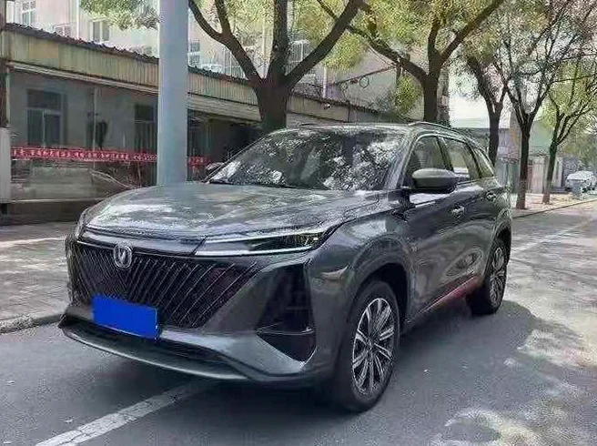 长安汽车CS75 正面外观三