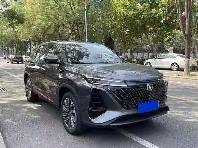 长安汽车CS75 正面外观二