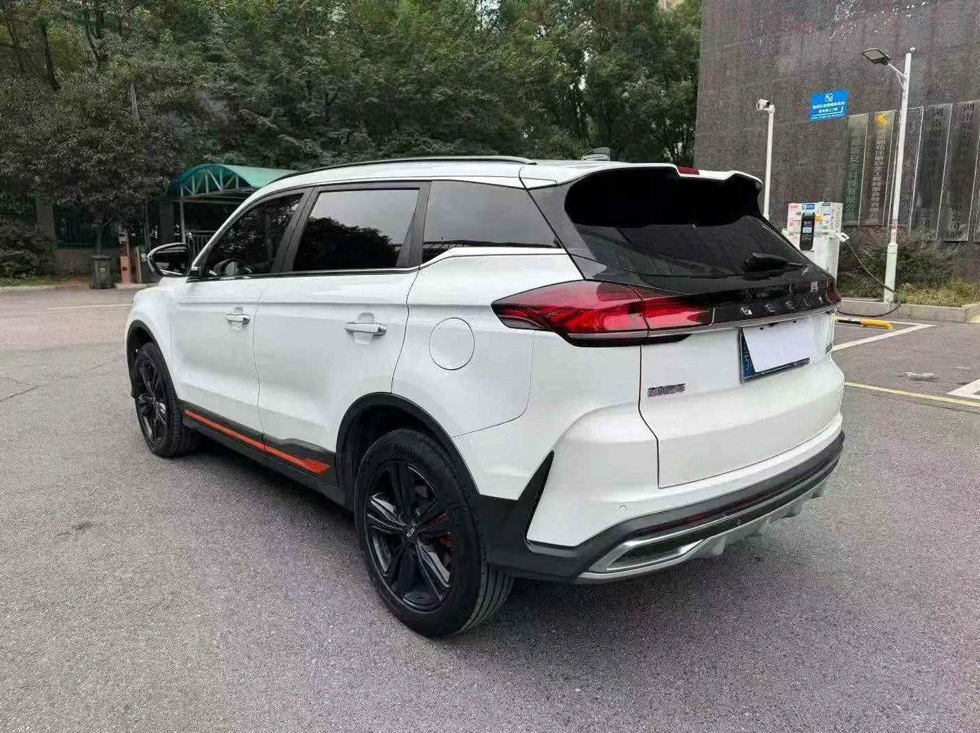 吉利博越 后面外观三