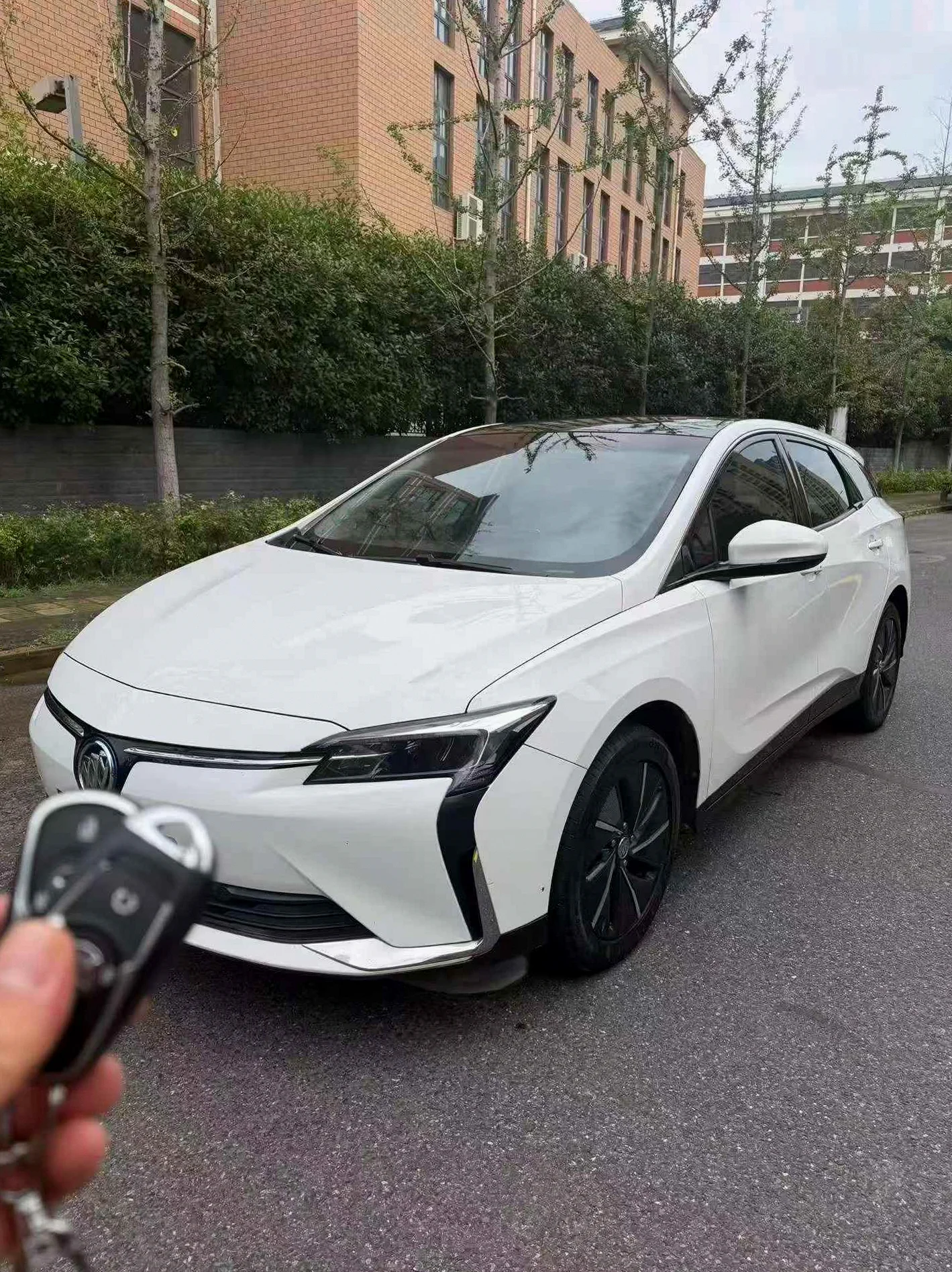 别克微蓝 正面外观三