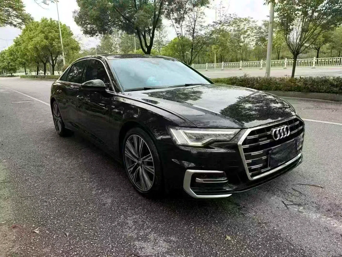 奥迪A6L 正面外观三