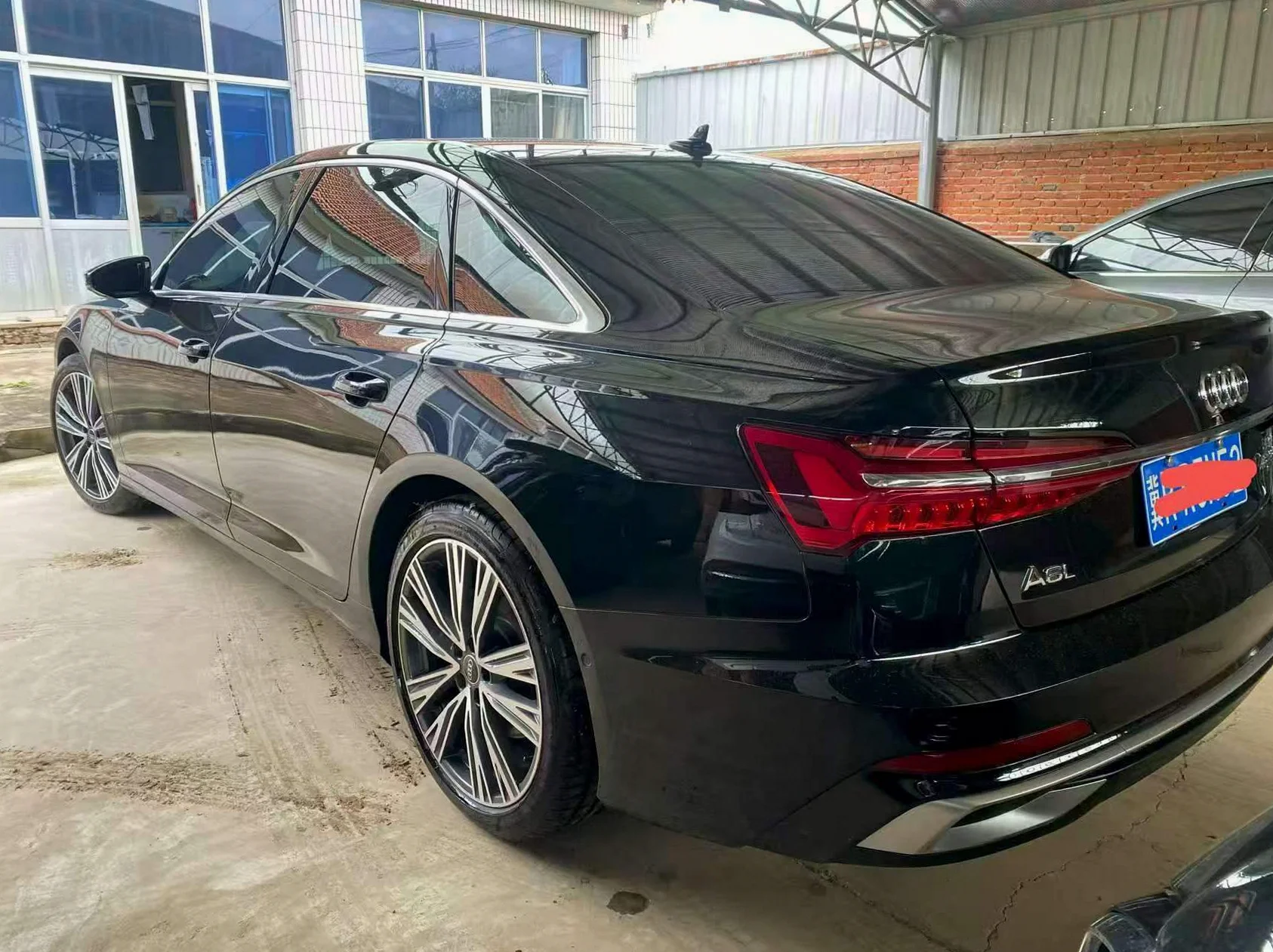 奥迪A6L 后面外观一