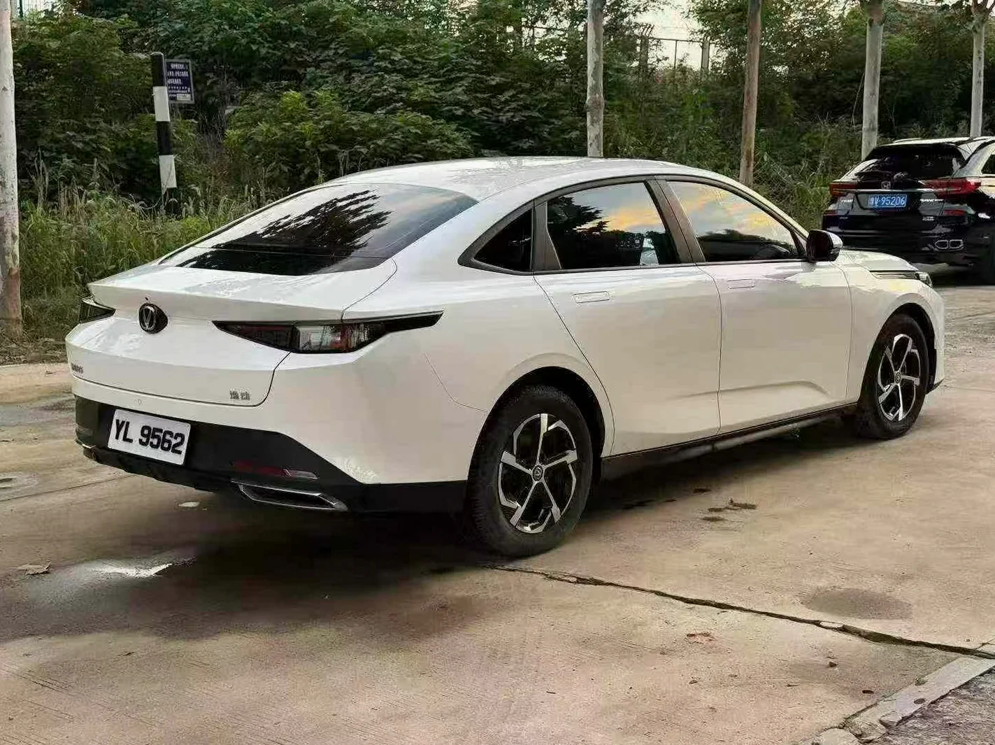 长安汽车逸动 后面外观三
