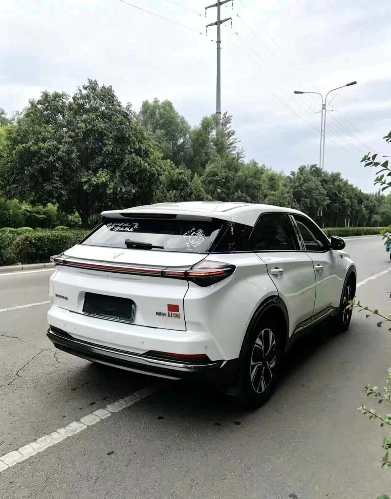 哪吒U 后面外观一