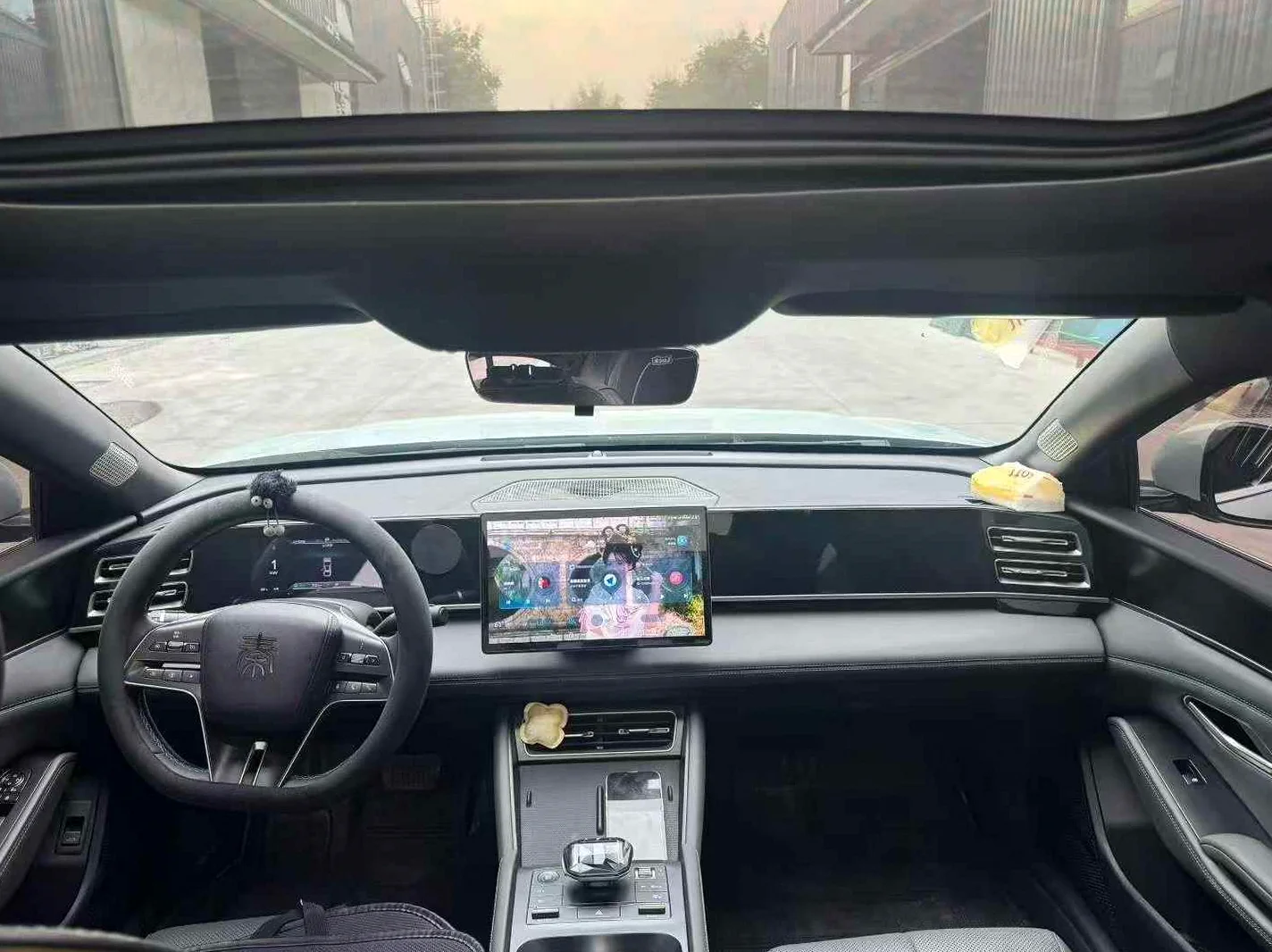比亚迪秦 内饰后排